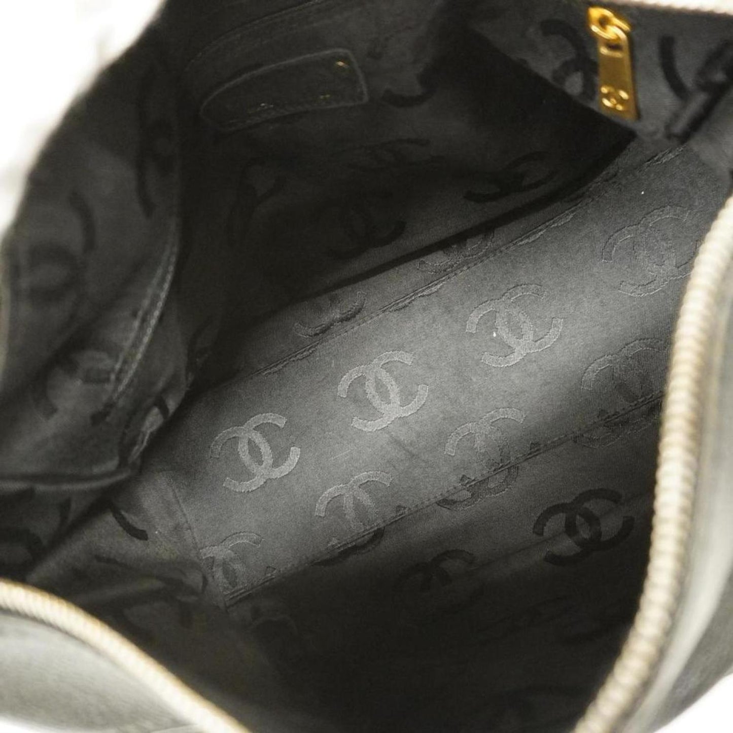 Chanel Leather Shoulder Bag (Pre-Owned)