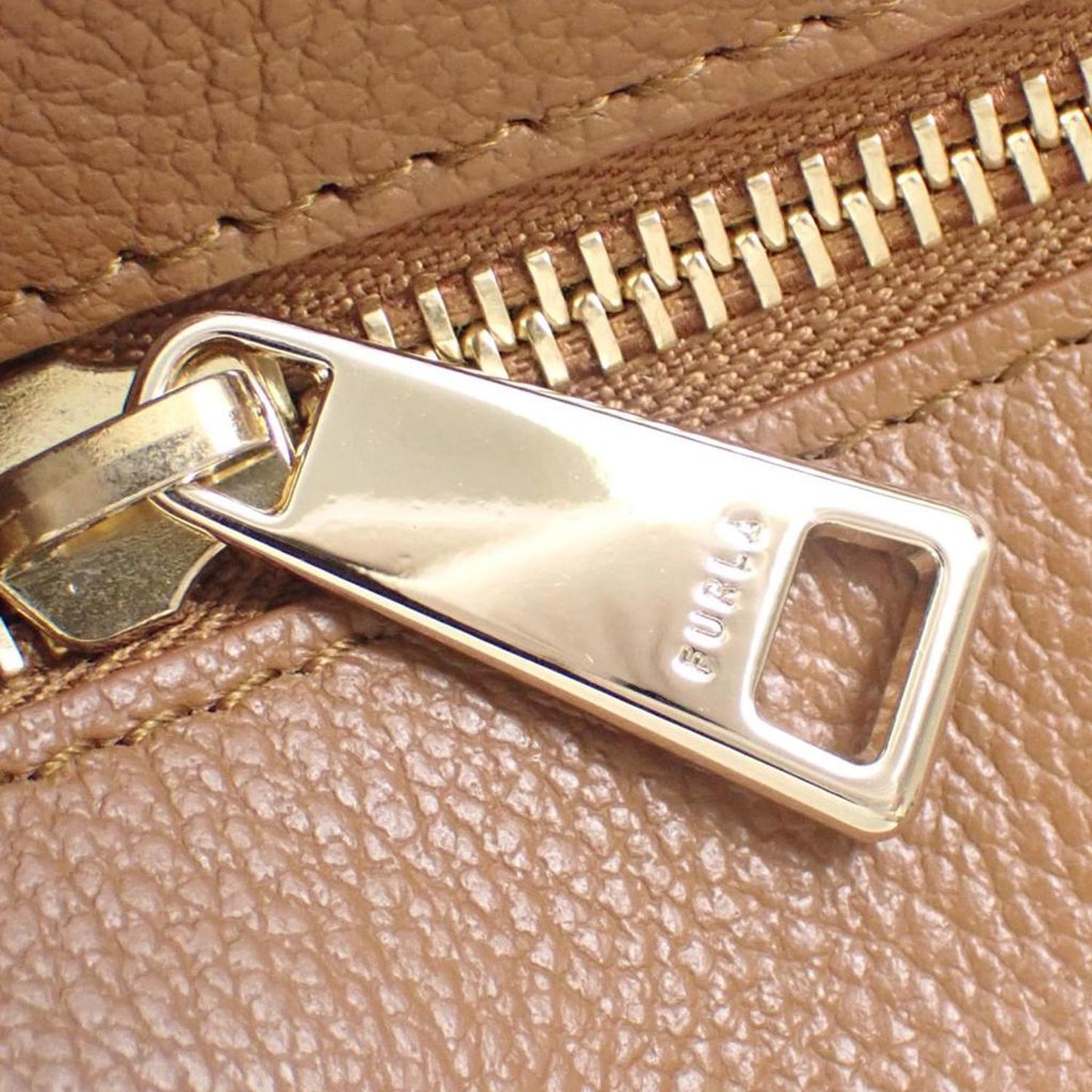 Leather Shoulder Bag (Pre-Owned)