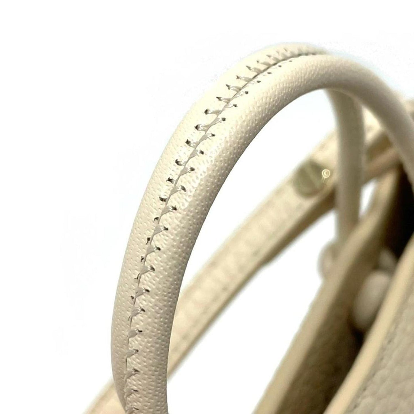 Leather Shoulder Bag (Pre-Owned)