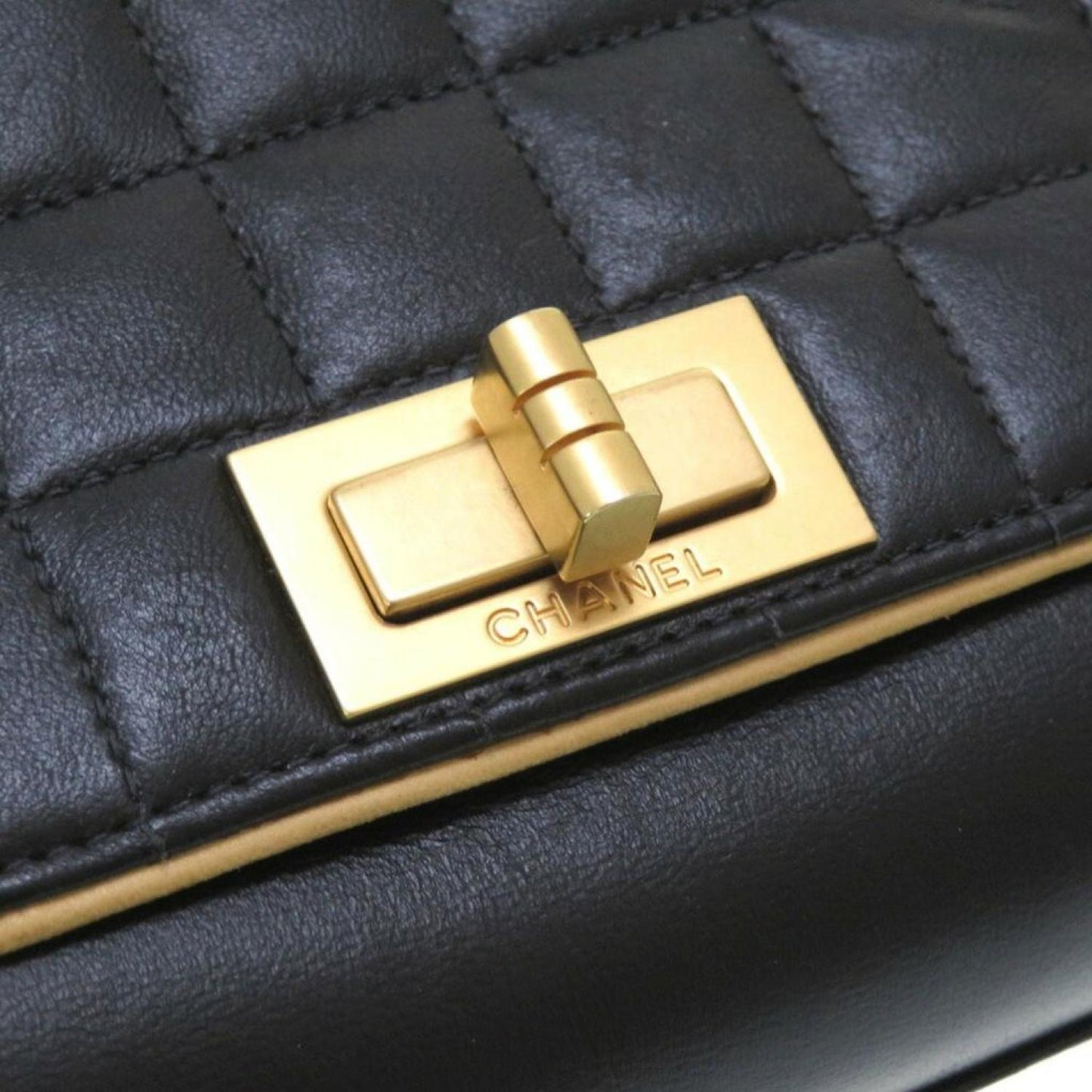 Chanel 2,55 Leather Shoulder Bag (Pre-Owned)