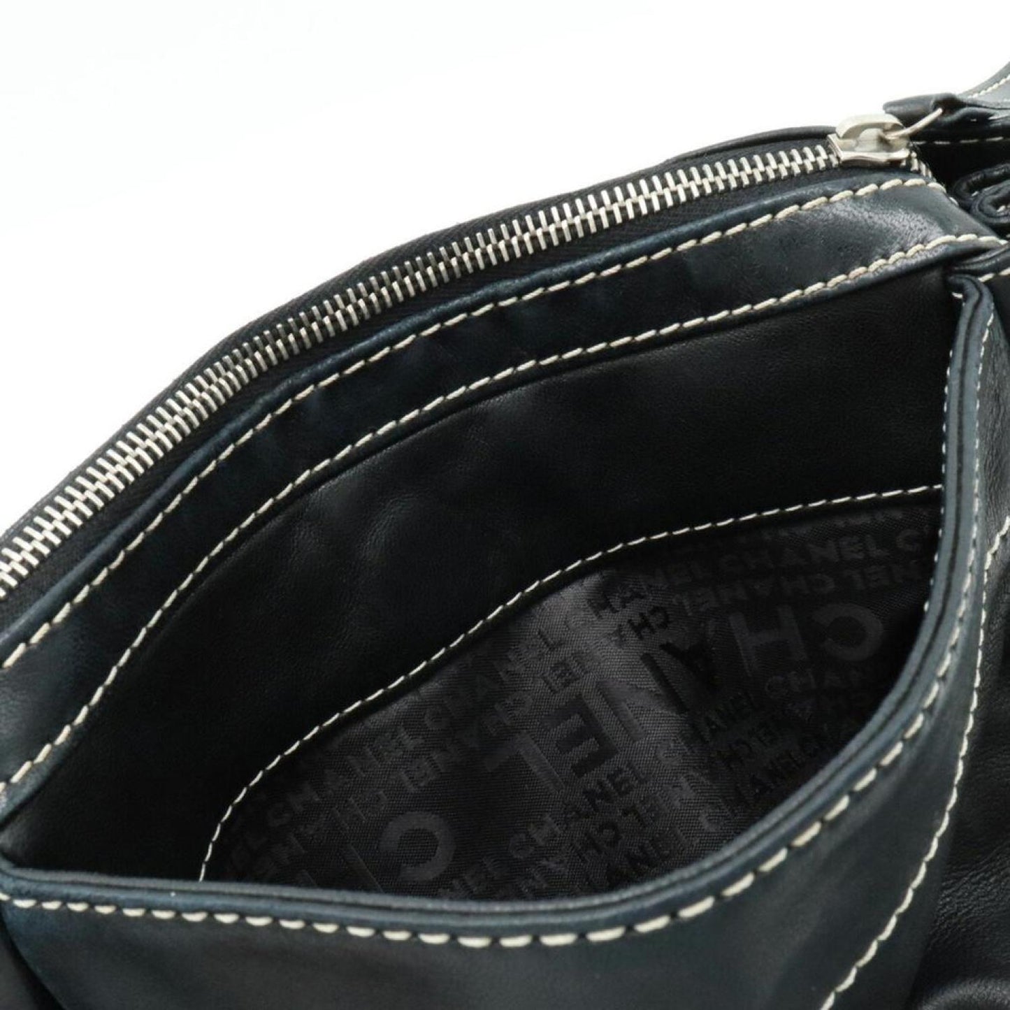 Chanel - Leather Shoulder Bag (Pre-Owned)