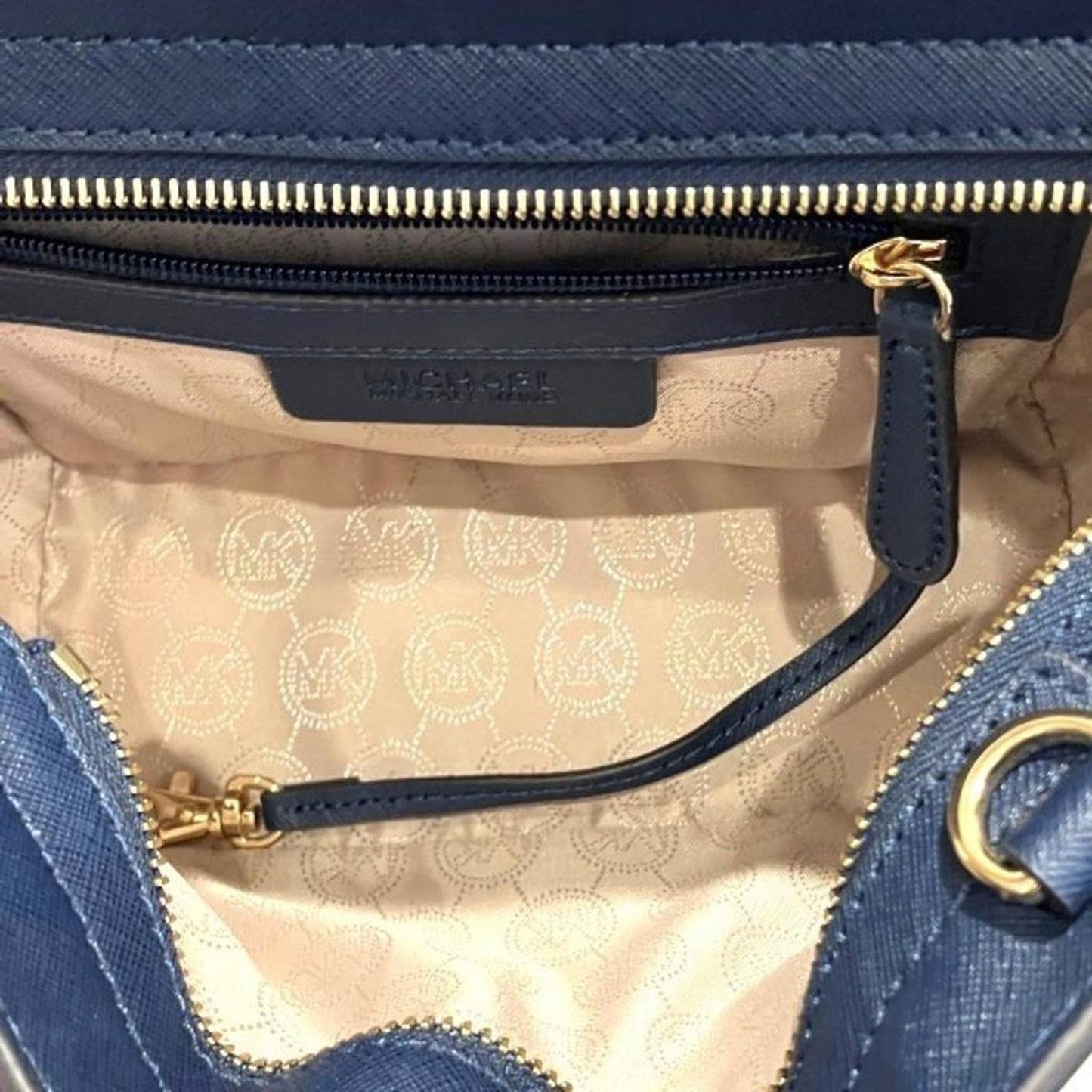 Navy  Leather Shoulder Bag (Pre-Owned)