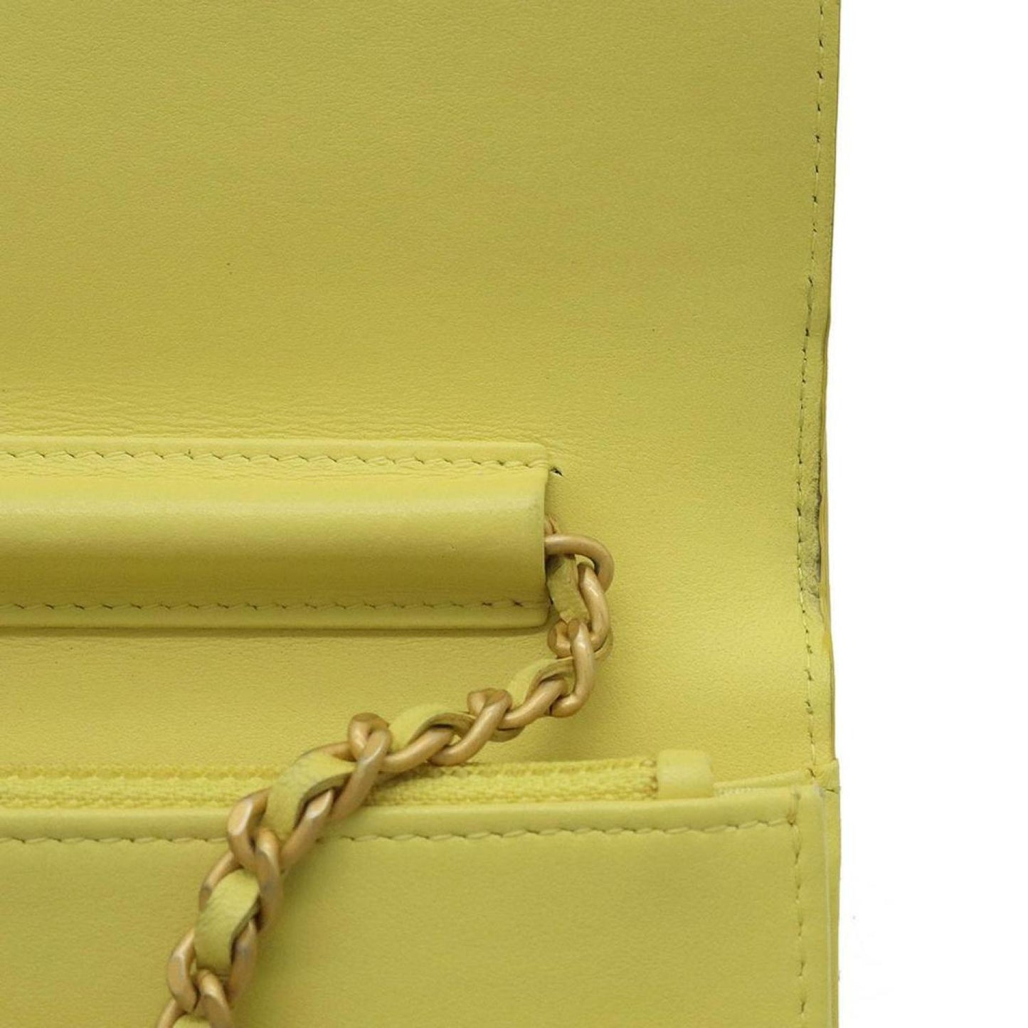 Chanel Leather Shoulder Bag (Pre-Owned)