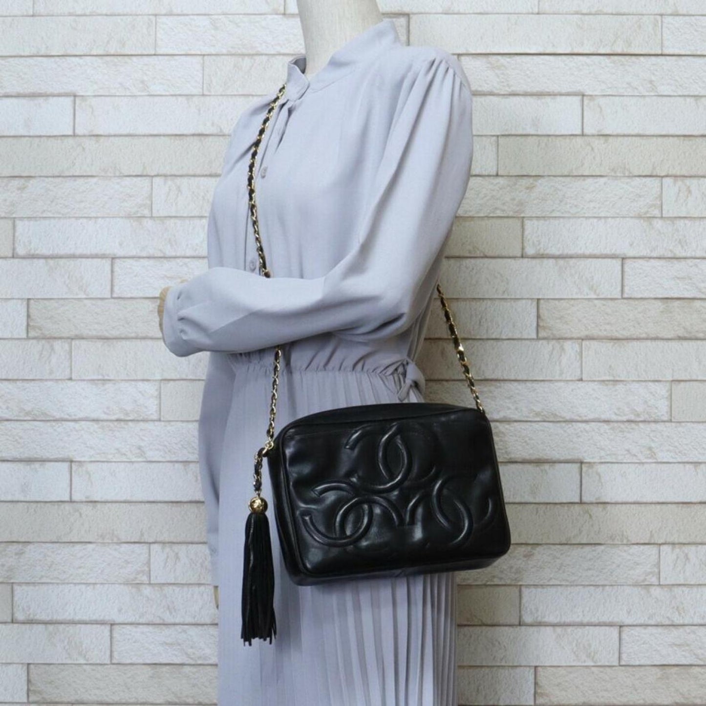 Chanel Logo Cc Leather Shoulder Bag (Pre-Owned)