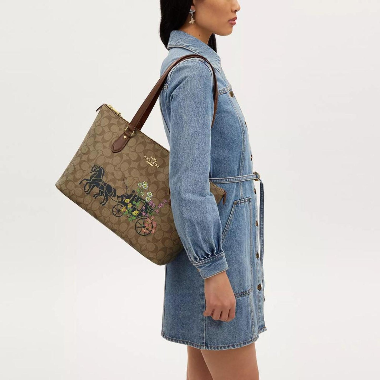 Coach Outlet Gallery Tote In Signature Canvas With Floral Horse And Carriage