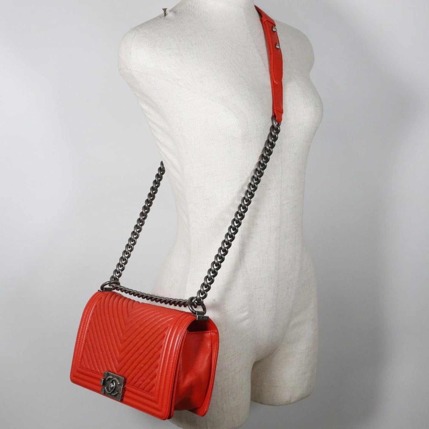Chanel Boy Leather Shoulder Bag (Pre-Owned)