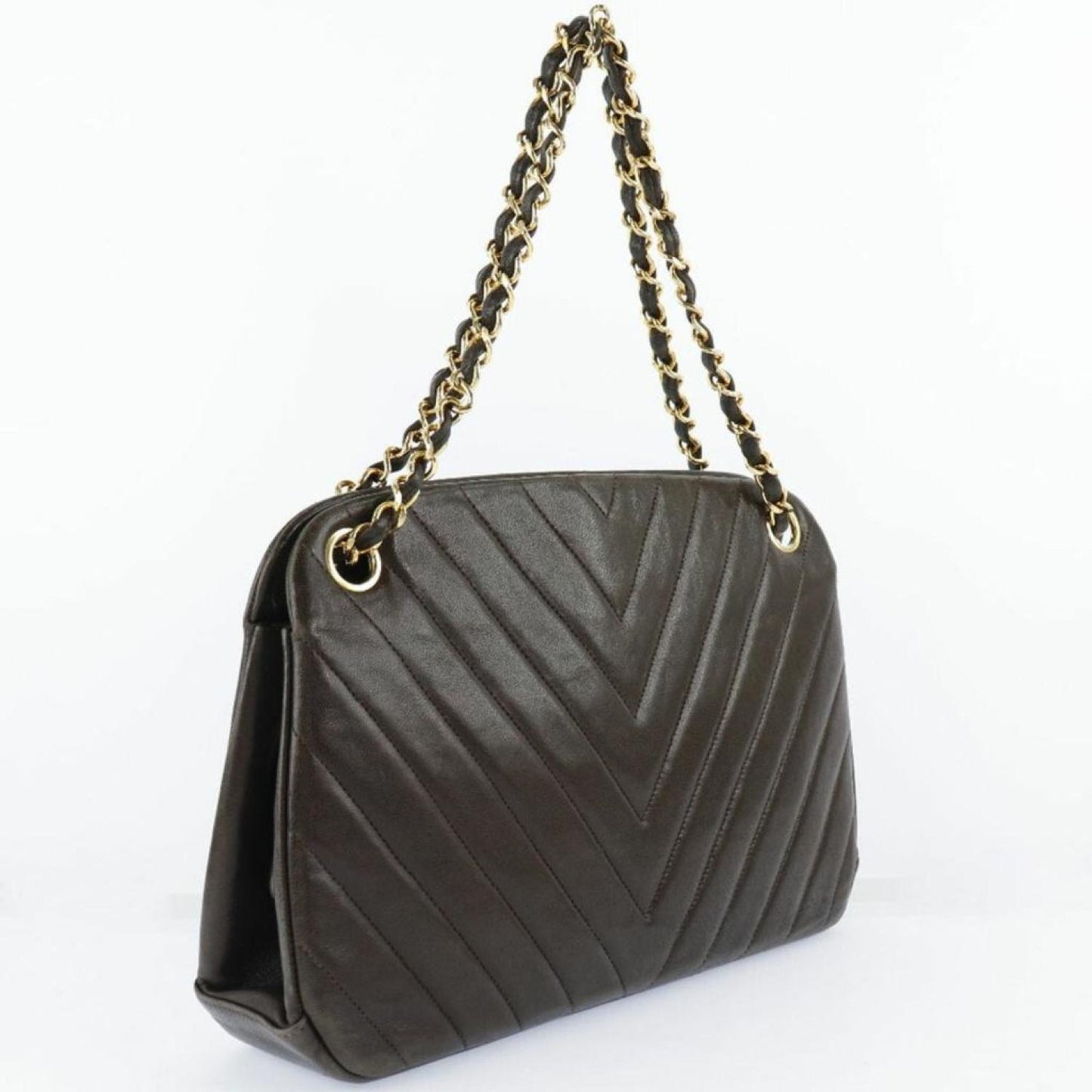 Chanel Chevron Leather Shoulder Bag (Pre-Owned)