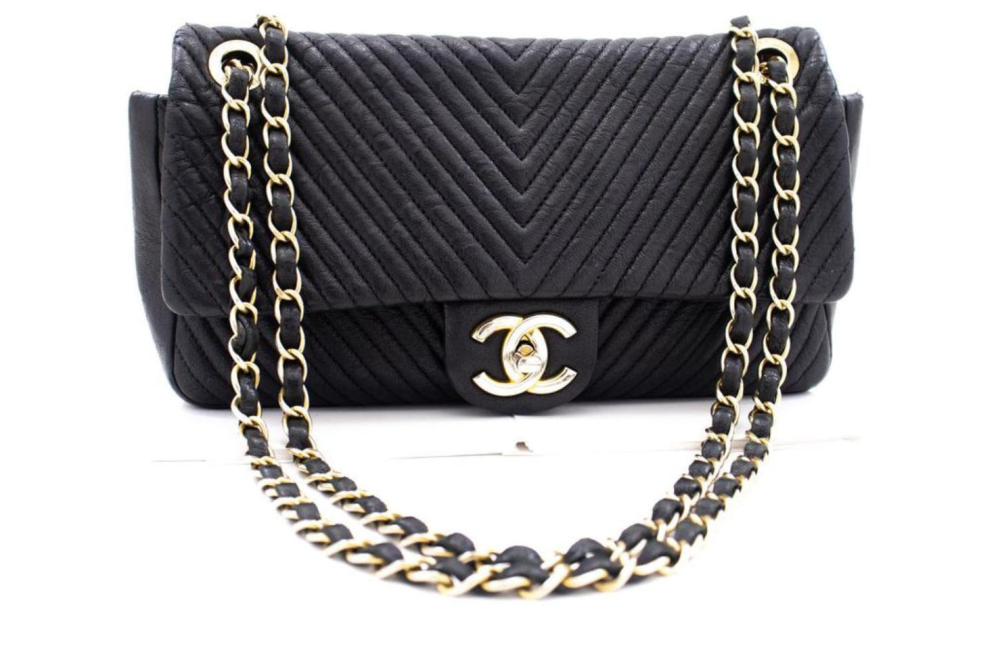 Chanel V-Stich Leather Shoulder Bag (Pre-Owned)