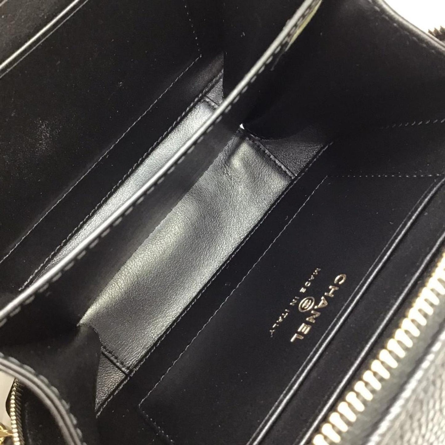 Chanel Cc Filigree Leather Shopper Bag (Pre-Owned)