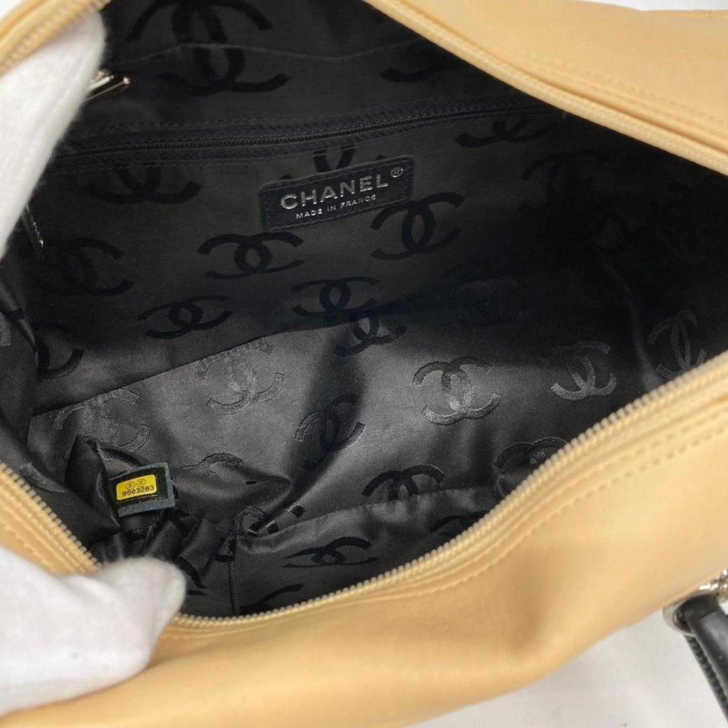 Chanel Leather Shoulder Bag (Pre-Owned)