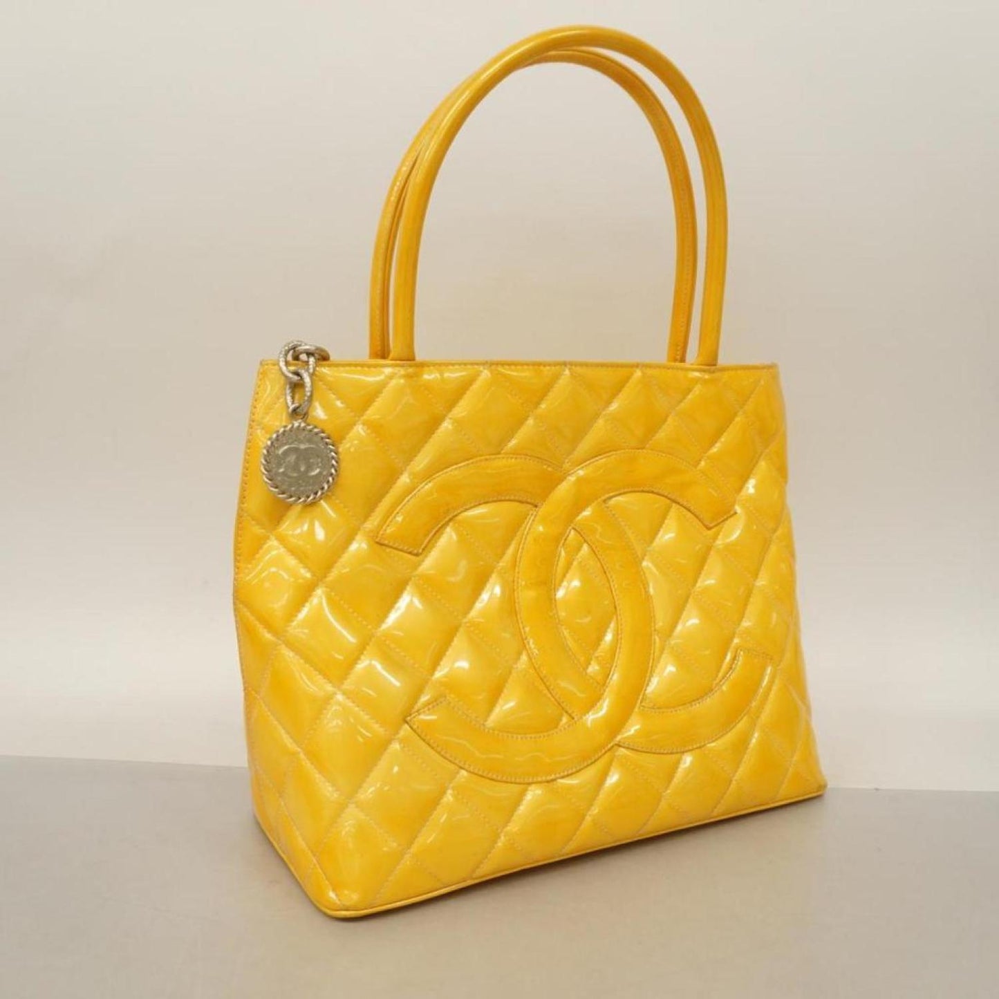Chanel Medaillon Patent Leather Tote Bag (Pre-Owned)