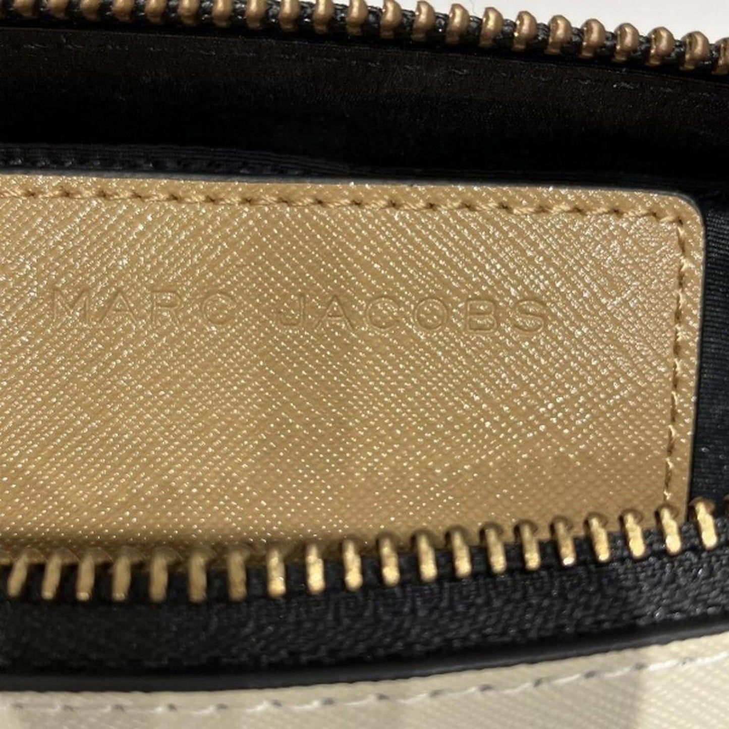 Leather Shoulder Bag (Pre-Owned)