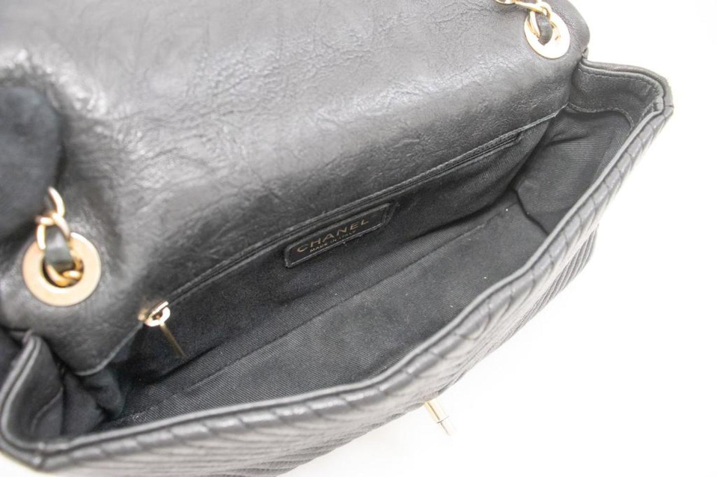 Chanel V-Stich Leather Shoulder Bag (Pre-Owned)
