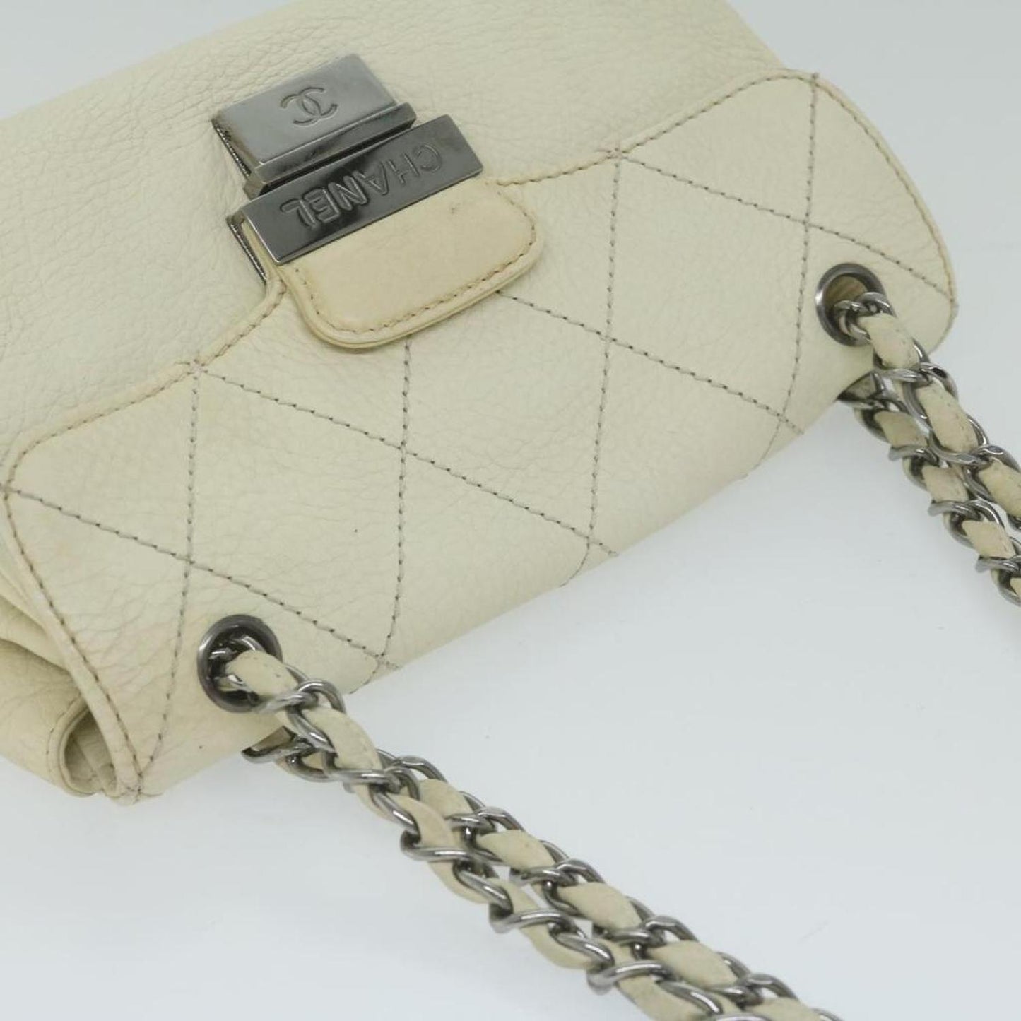 Chanel Flap Bag Leather Shoulder Bag (Pre-Owned)
