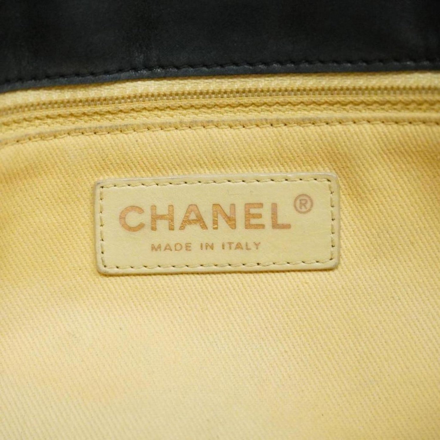 Chanel Matelassé Leather Shoulder Bag (Pre-Owned)