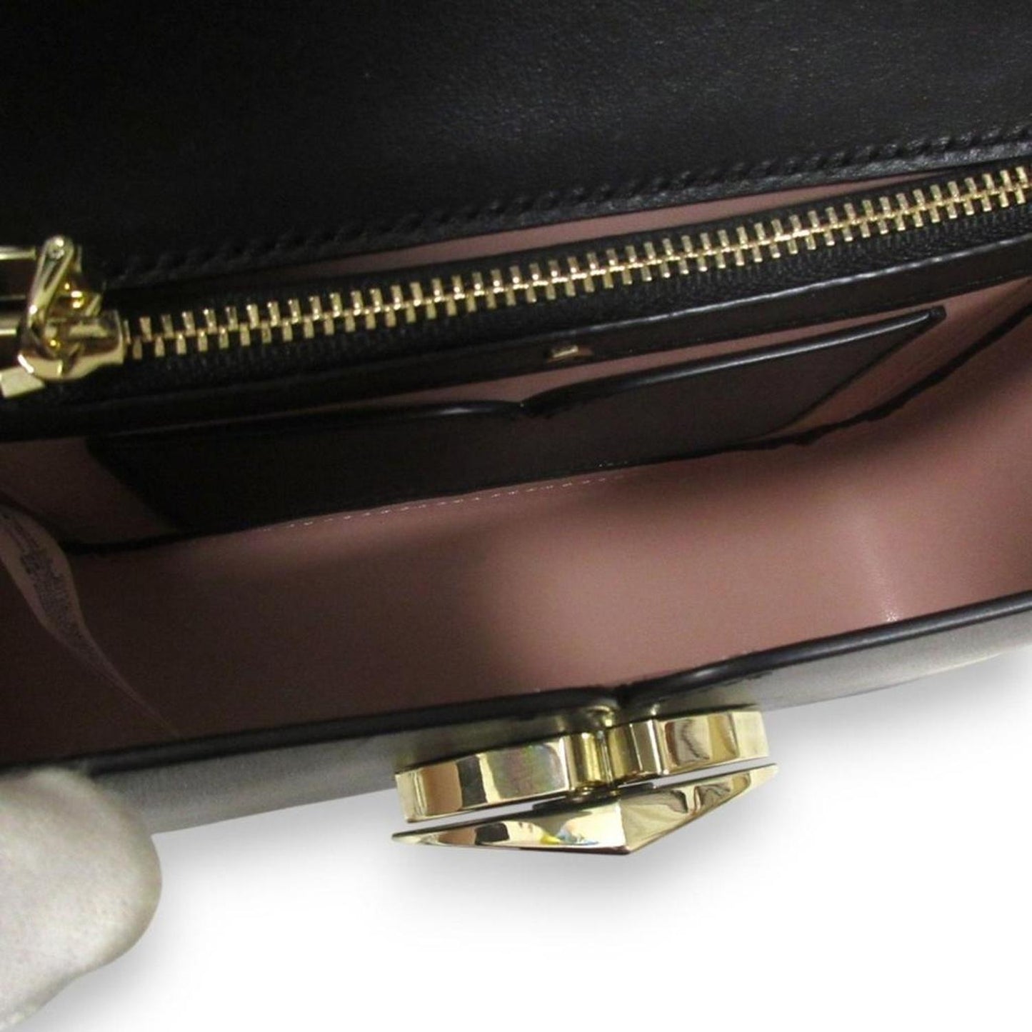 Leather Shoulder Bag (Pre-Owned)