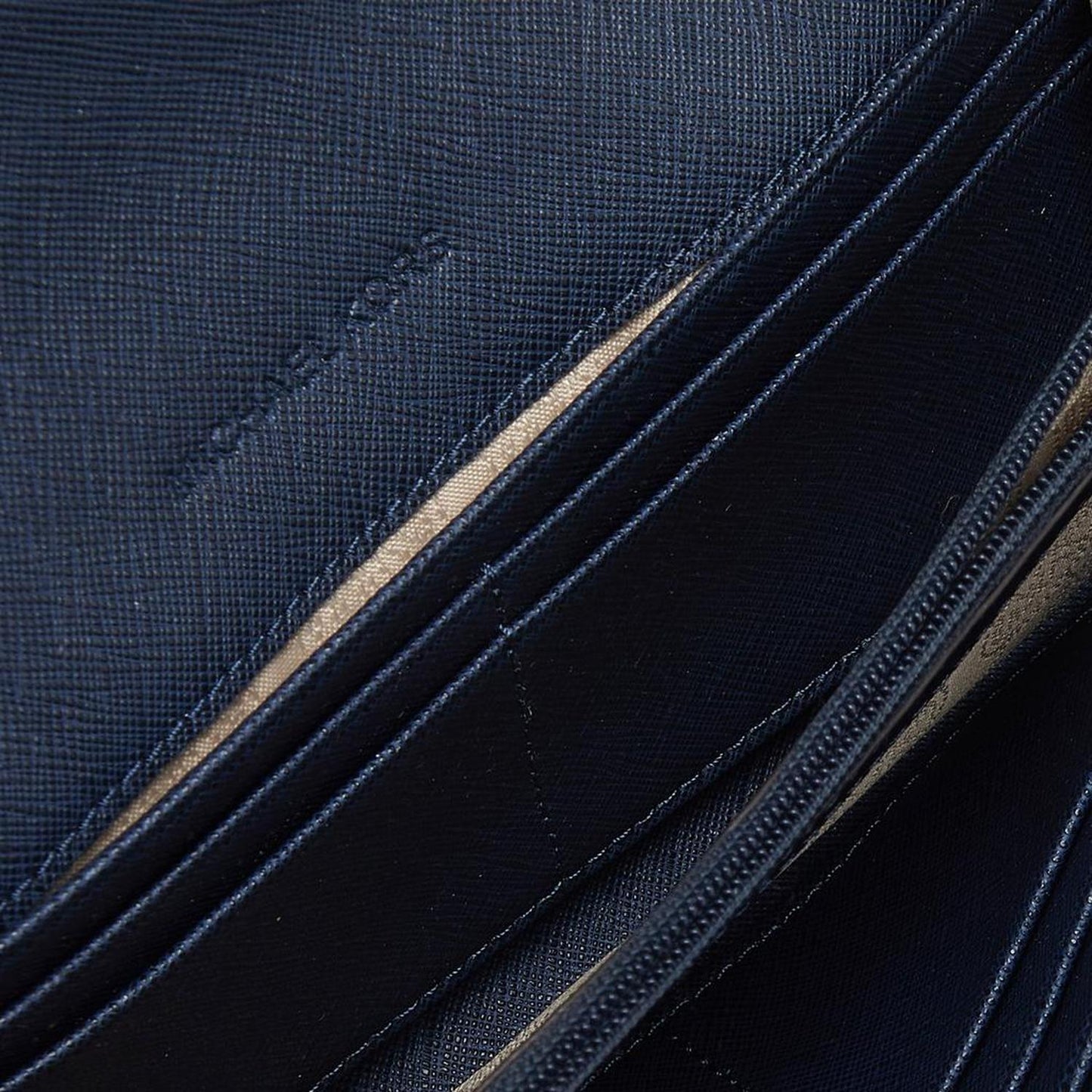 Michael Kors Leather Jet Set Travel Wallet On Chain