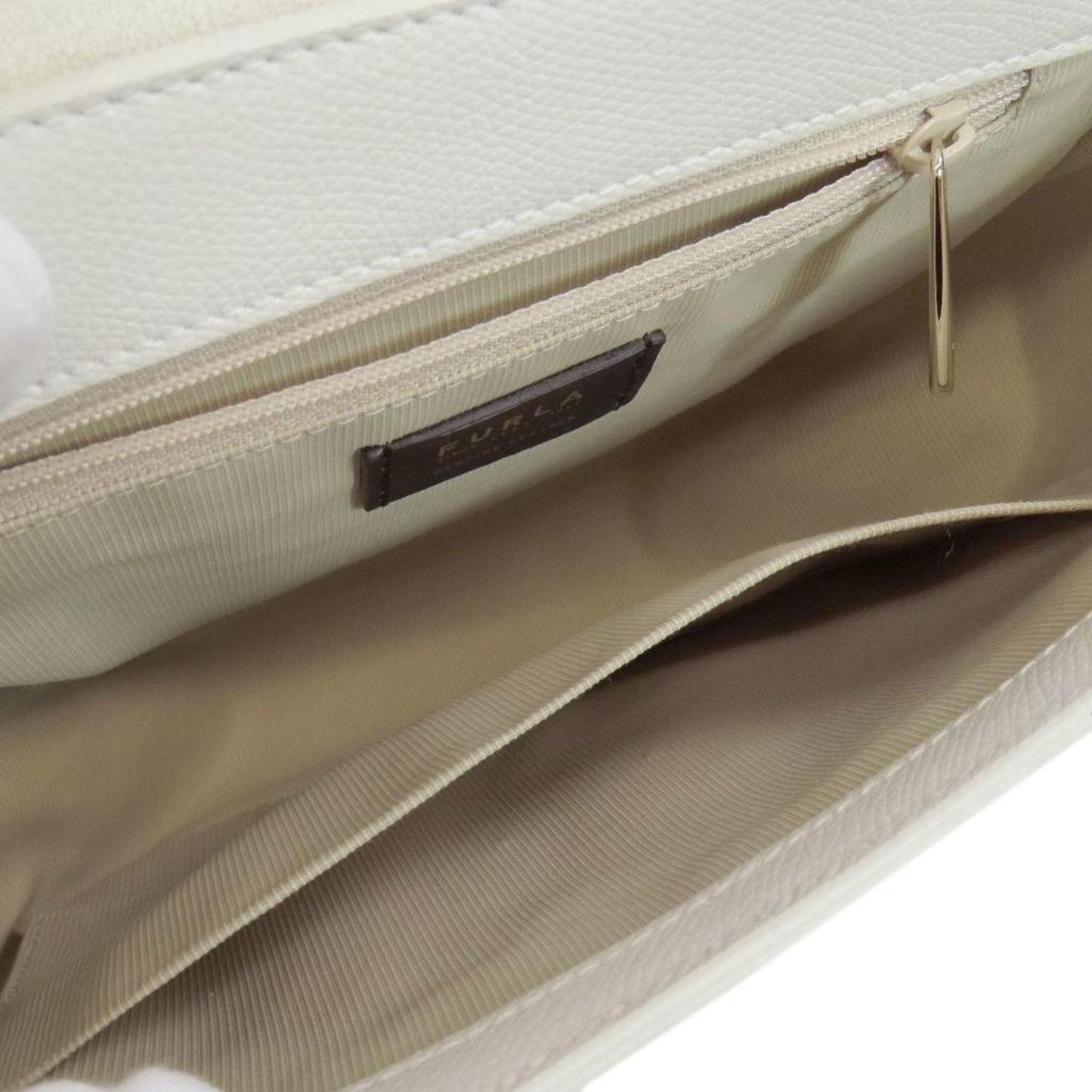 Leather Shoulder Bag (Pre-Owned)