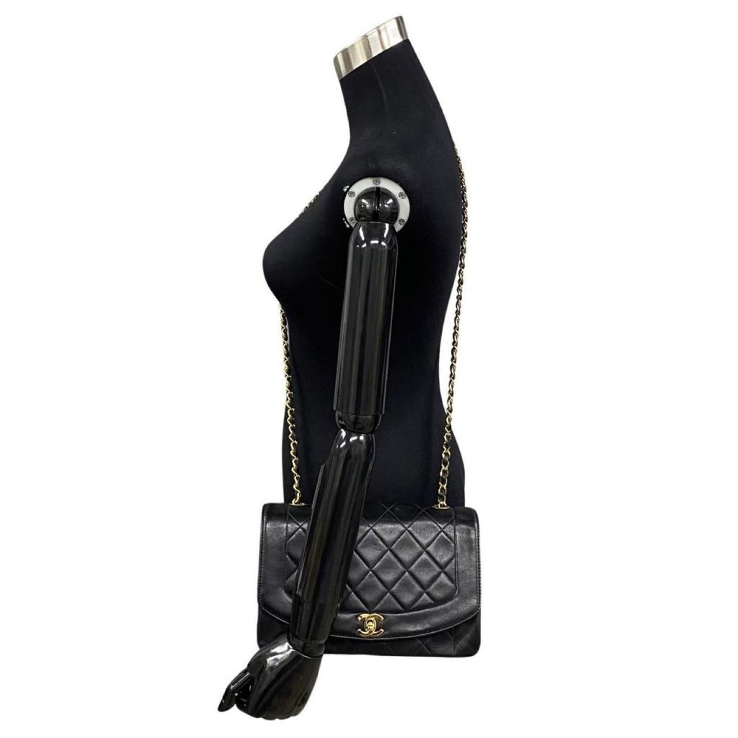 Chanel Leather Shoulder Bag (Pre-Owned)
