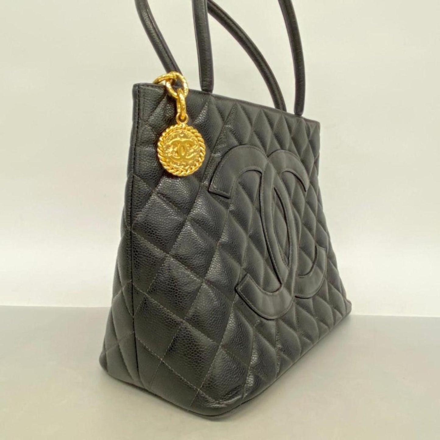 Chanel Medaillon Leather Tote Bag (Pre-Owned)
