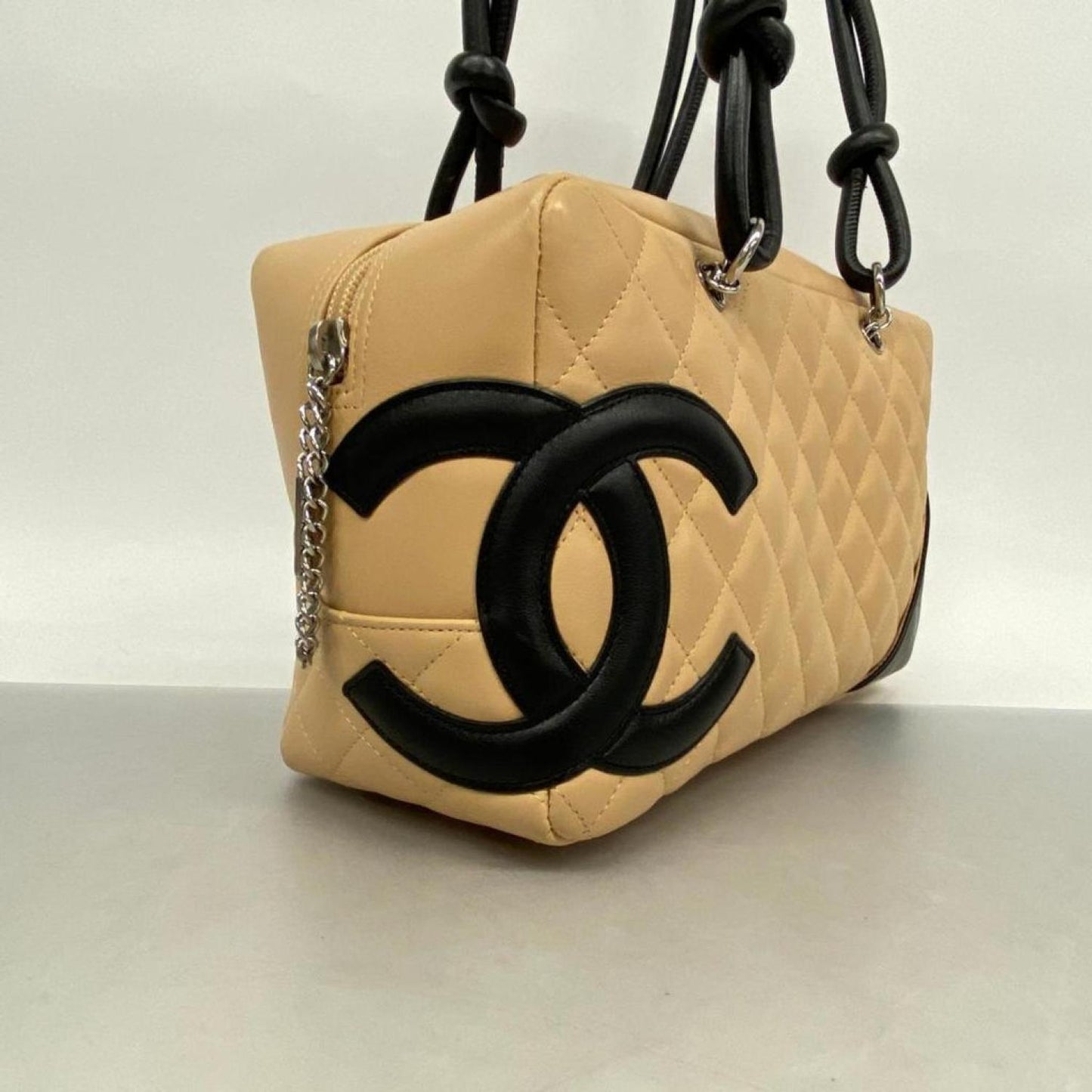 Chanel Leather Shoulder Bag (Pre-Owned)