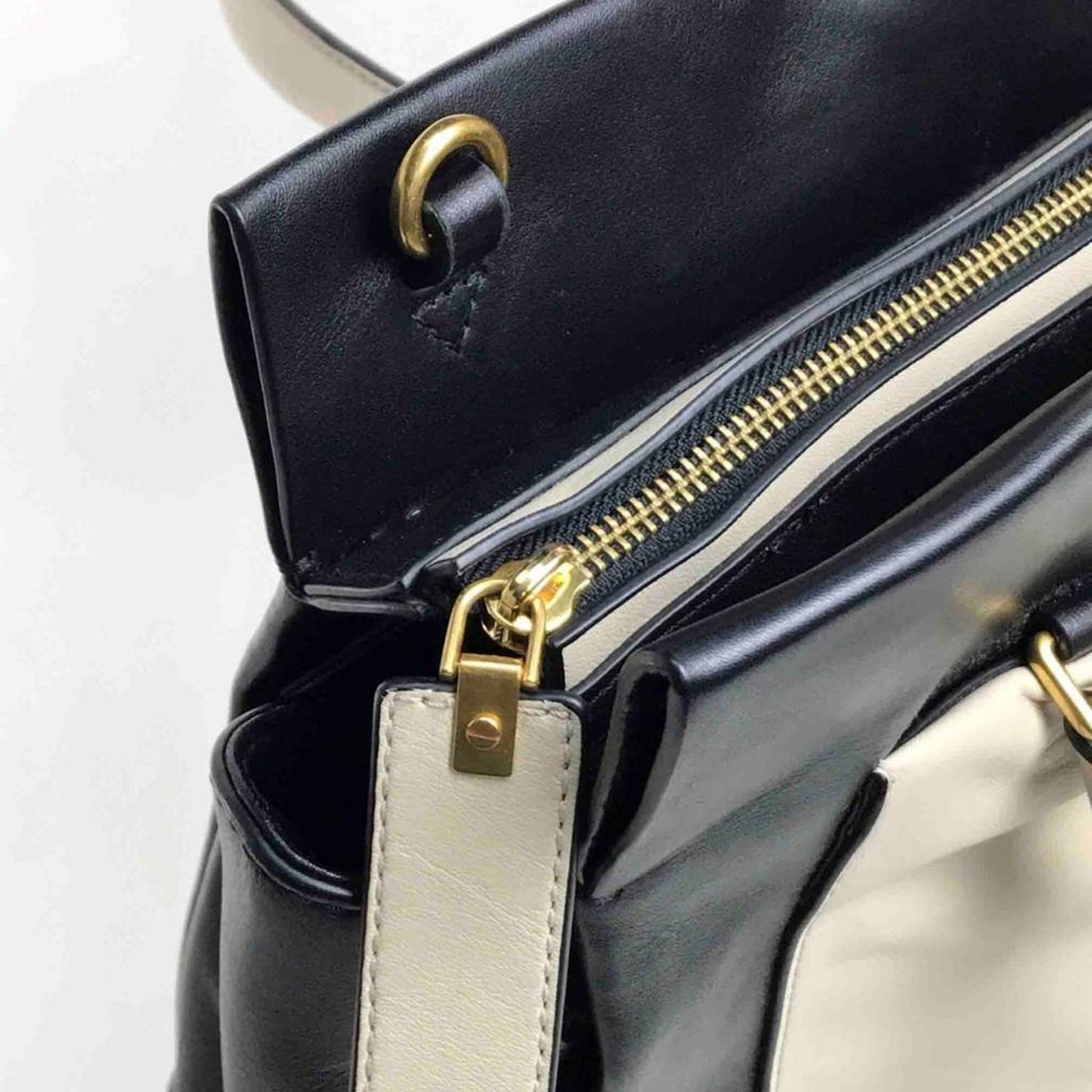 Marc By Marc Jacobs  Leather Handbag (Pre-Owned)