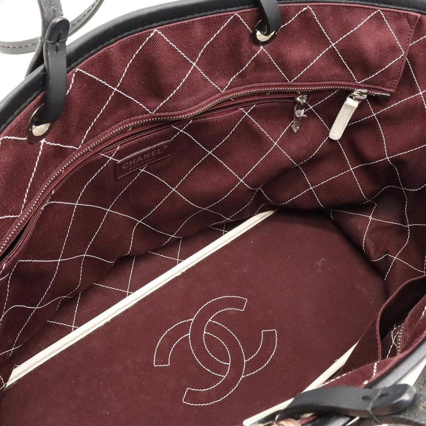 Chanel On The Road  Leather Tote Bag (Pre-Owned)