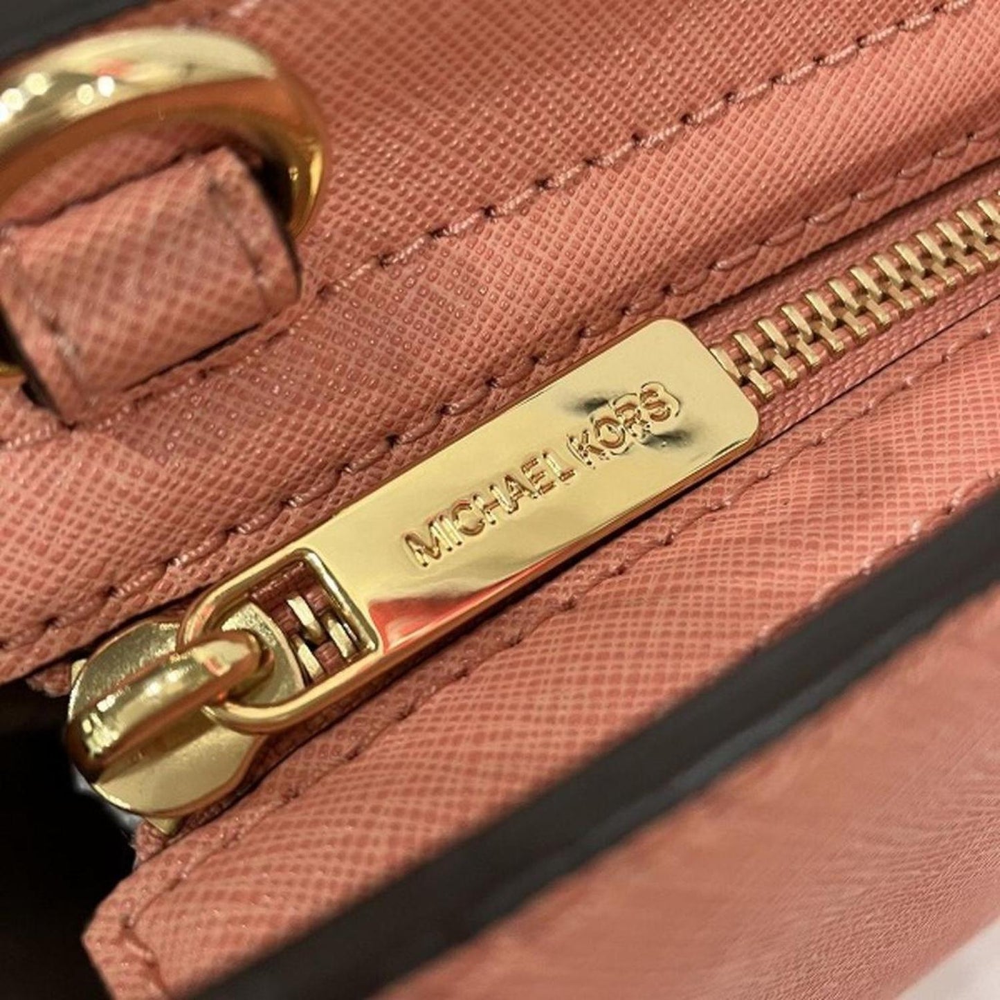 Michael Kors Selma Leather Shoulder Bag (Pre-Owned)