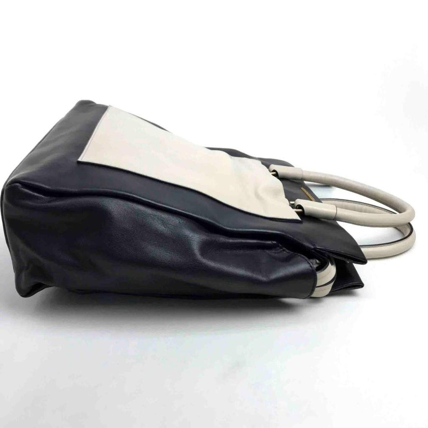 Marc By Marc Jacobs  Leather Handbag (Pre-Owned)