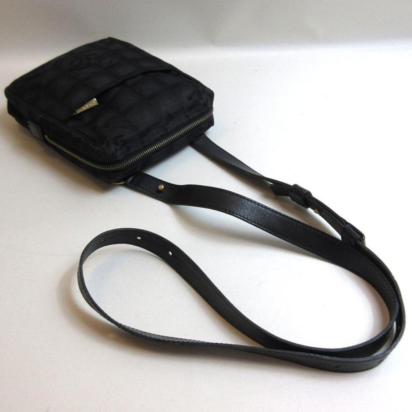 Chanel Travel Line Synthetic Shoulder Bag (Pre-Owned)