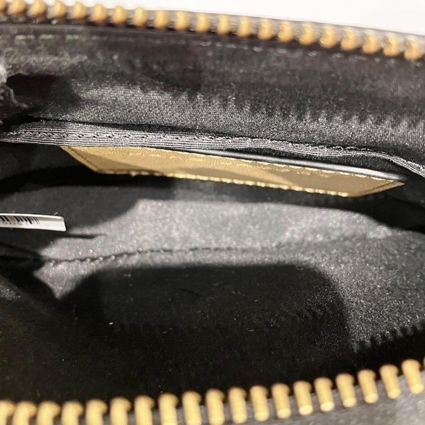 Leather Shoulder Bag (Pre-Owned)