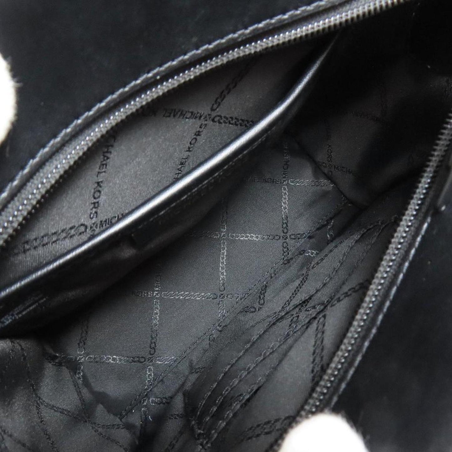 Leather Shoulder Bag (Pre-Owned)