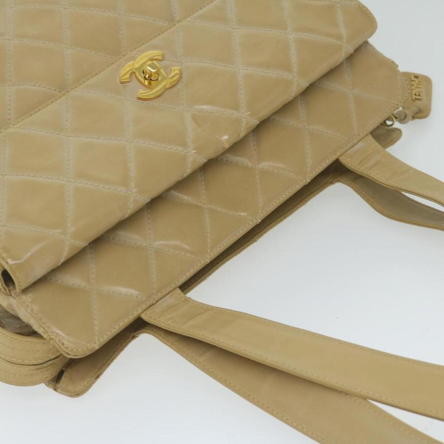 Chanel Matelassé Patent Leather Shoulder Bag (Pre-Owned)