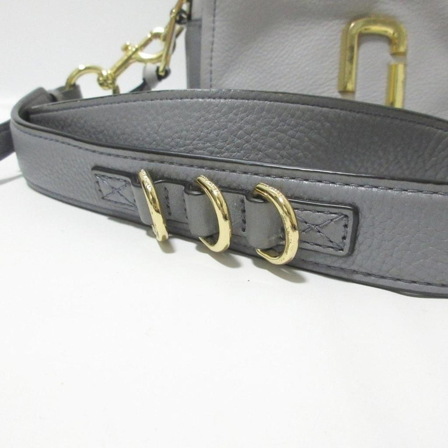 Leather Shoulder Bag (Pre-Owned)