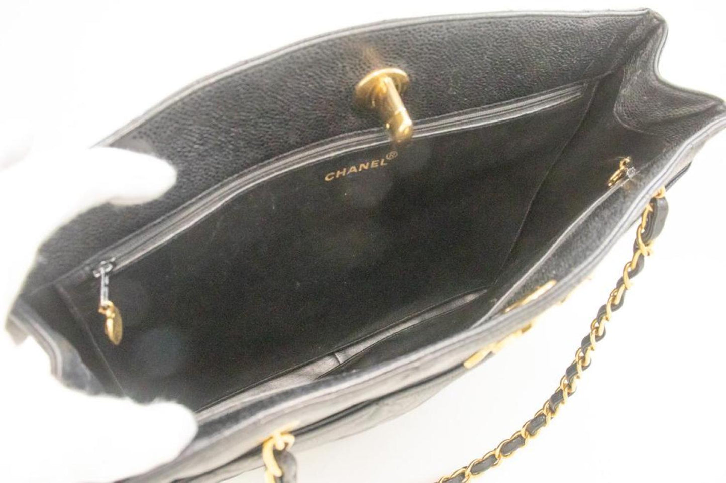 Chanel Quilted Leather Shoulder Bag (Pre-Owned)