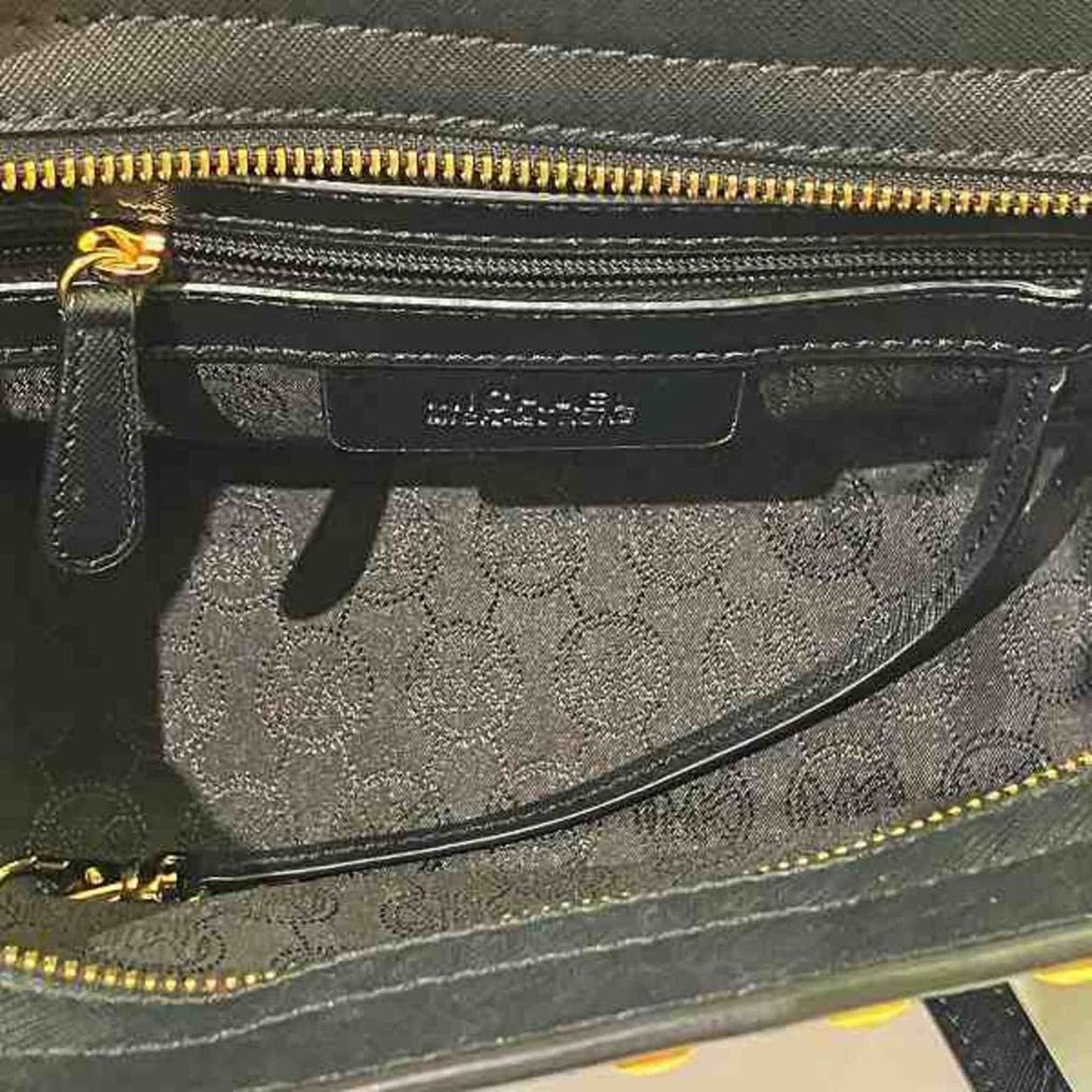 Michael Kors Selma Leather Shoulder Bag (Pre-Owned)