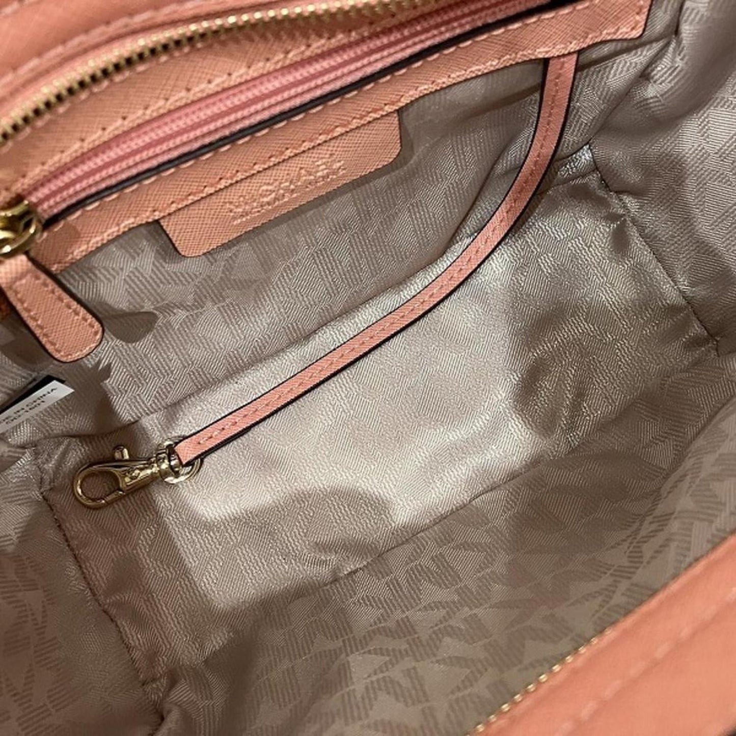 Michael Kors Selma Leather Shoulder Bag (Pre-Owned)