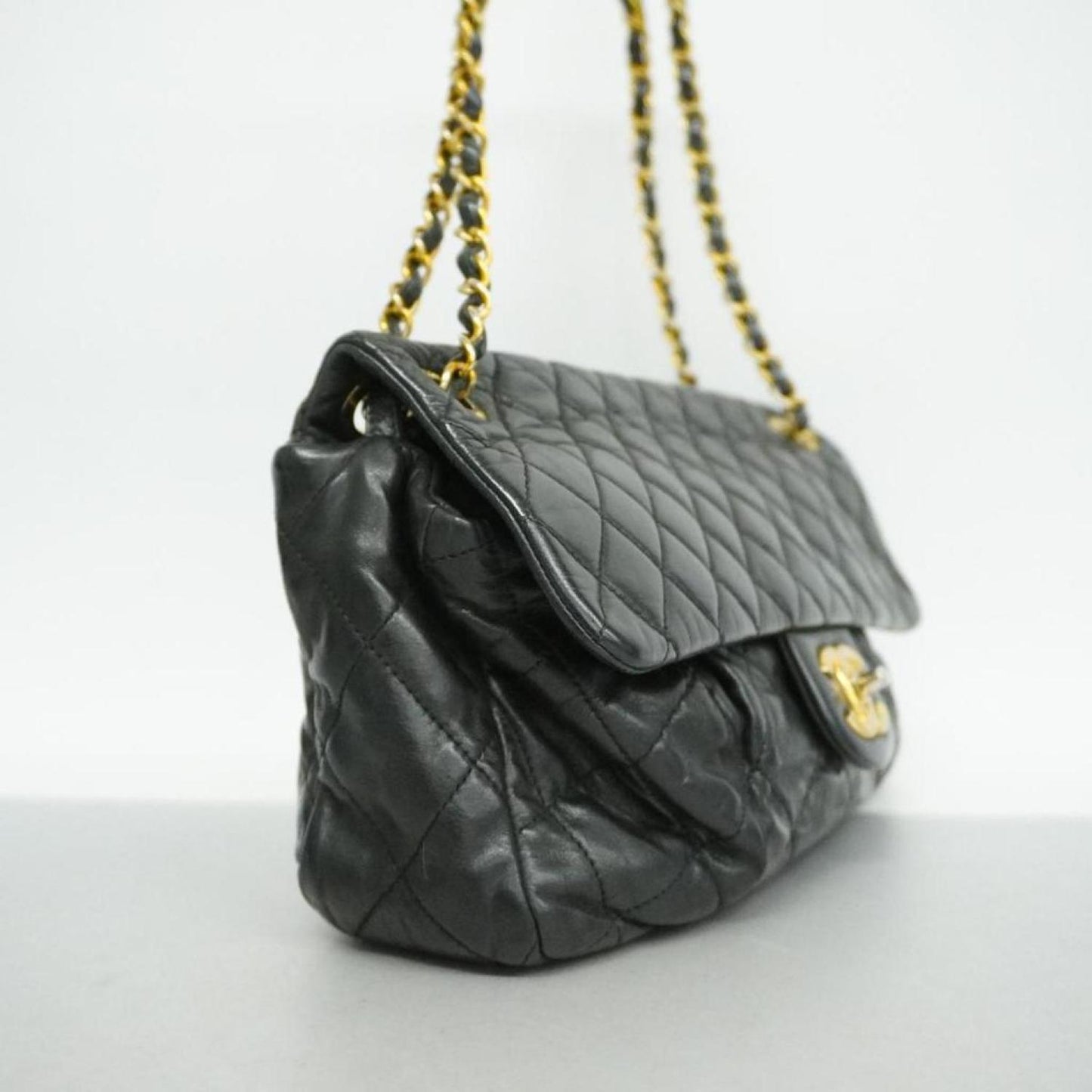 Chanel Matelassé Leather Shoulder Bag (Pre-Owned)