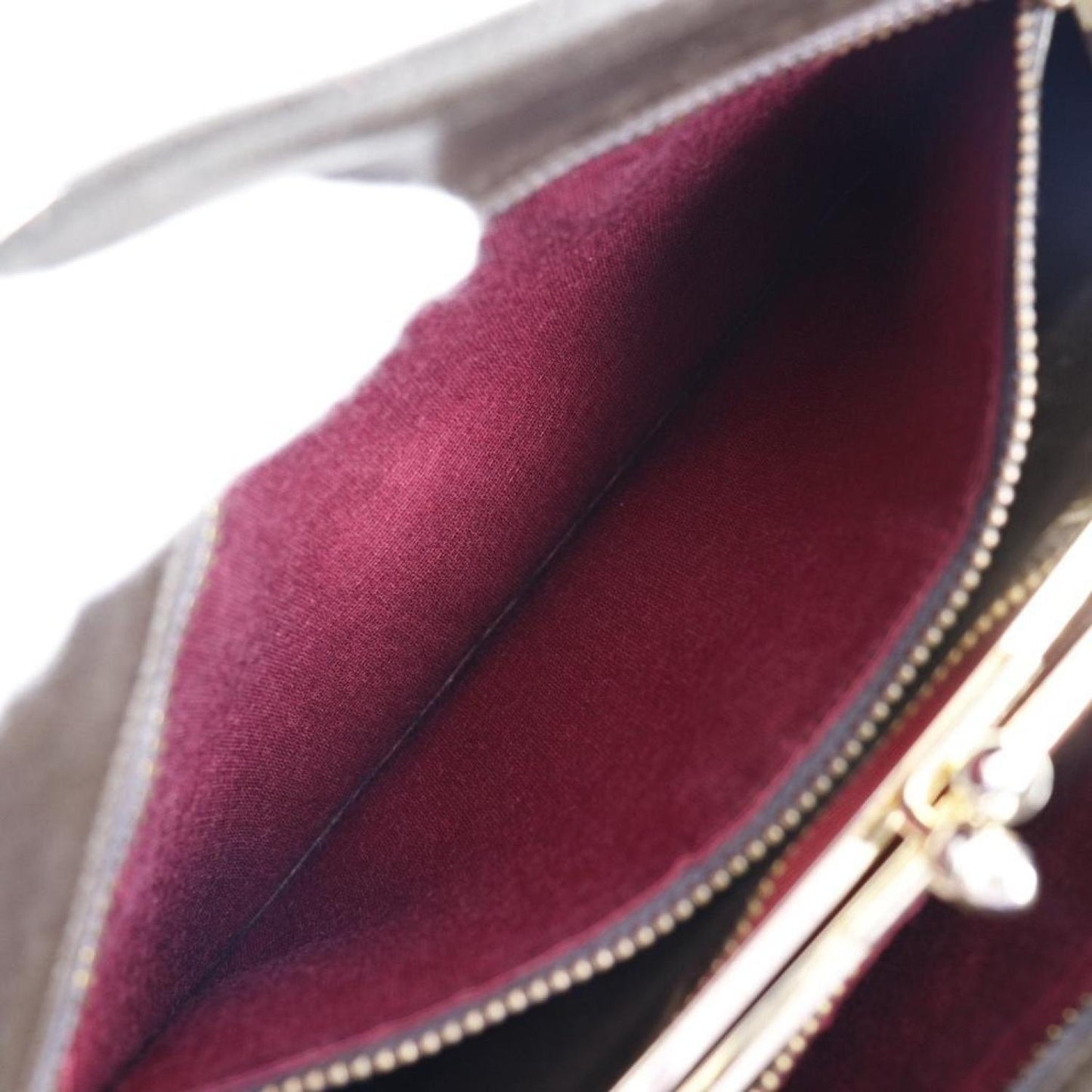 Chanel Chevron Leather Shoulder Bag (Pre-Owned)