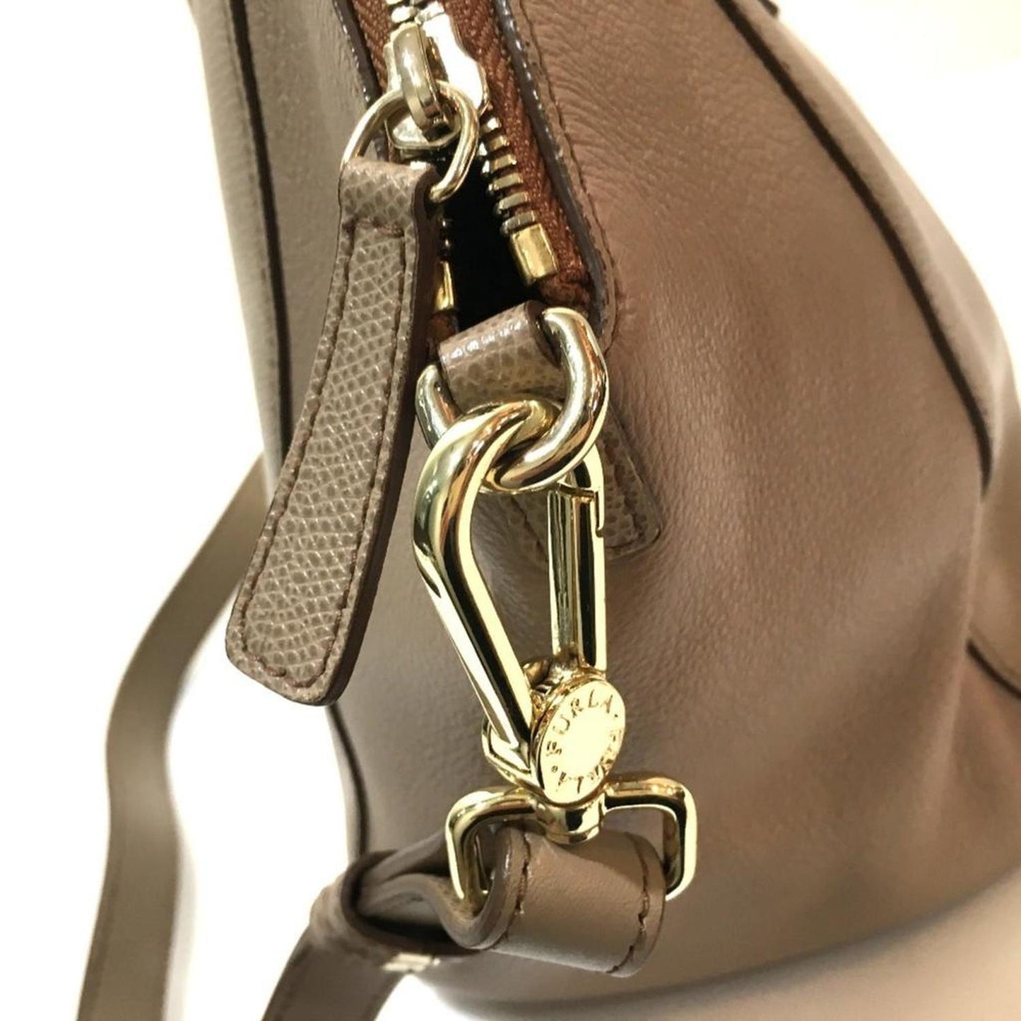 Leather Handbag Shoulder Bag (Pre-Owned)