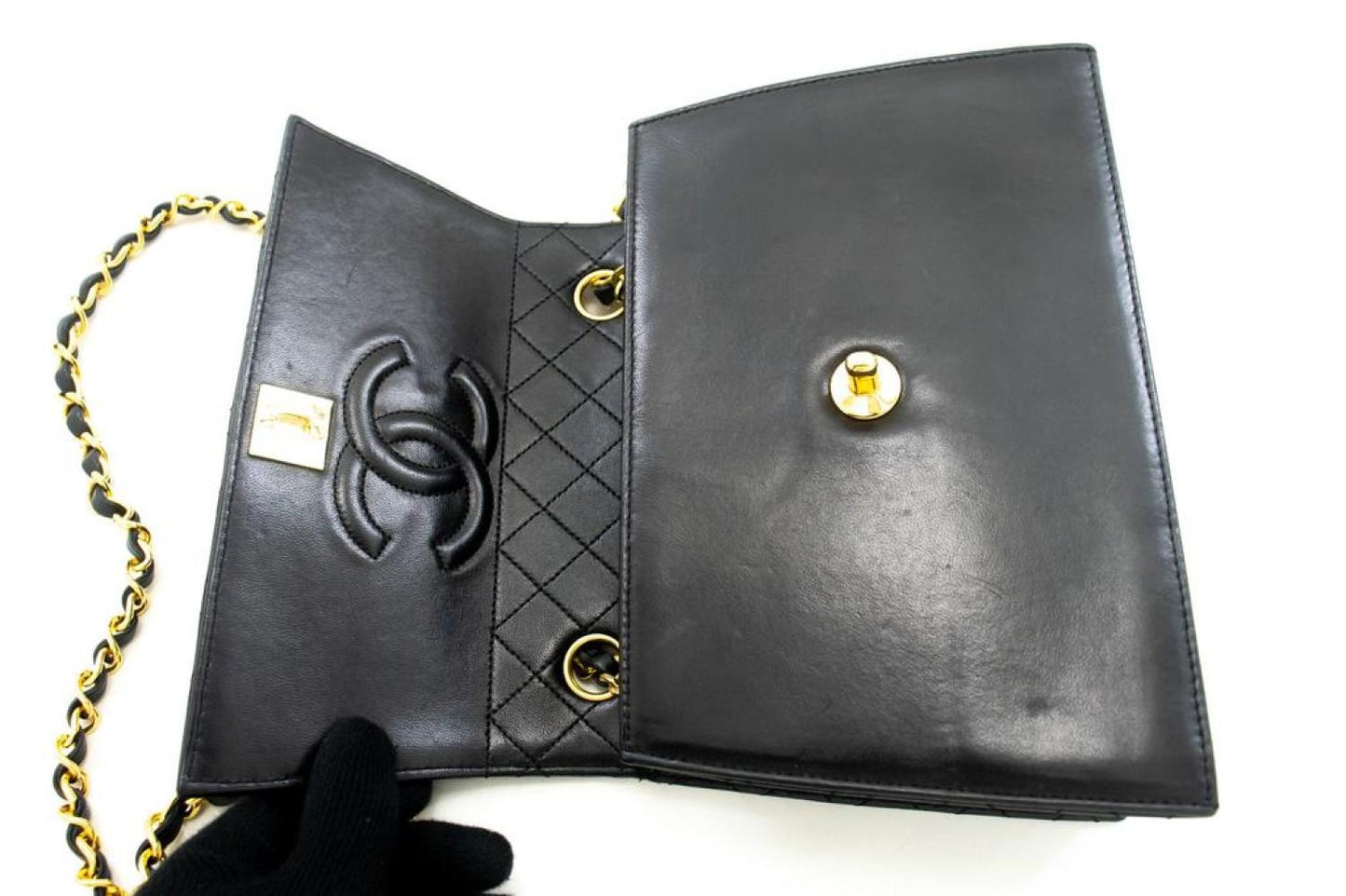 Chanel Matelassé Leather Shoulder Bag (Pre-Owned)