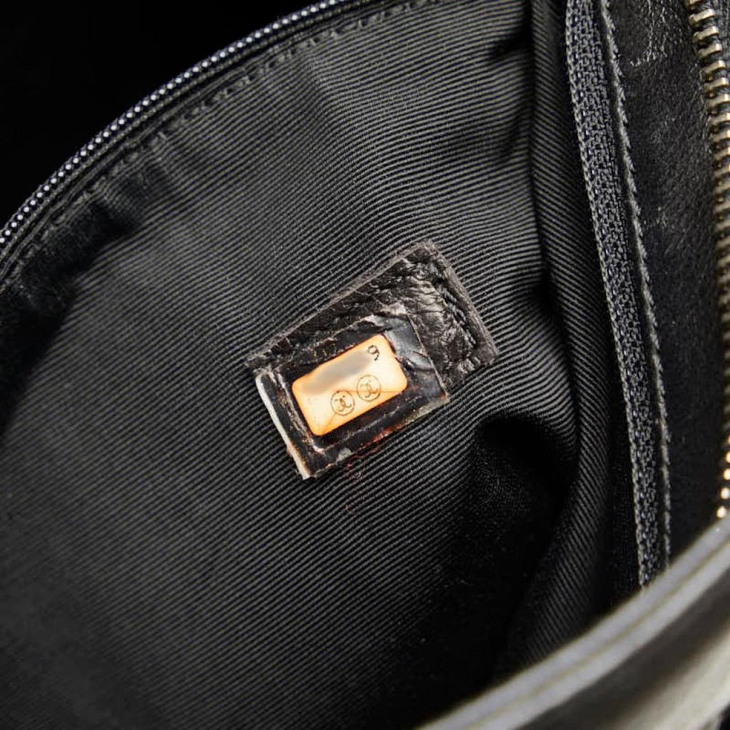 Chanel Medaillon Leather Tote Bag (Pre-Owned)