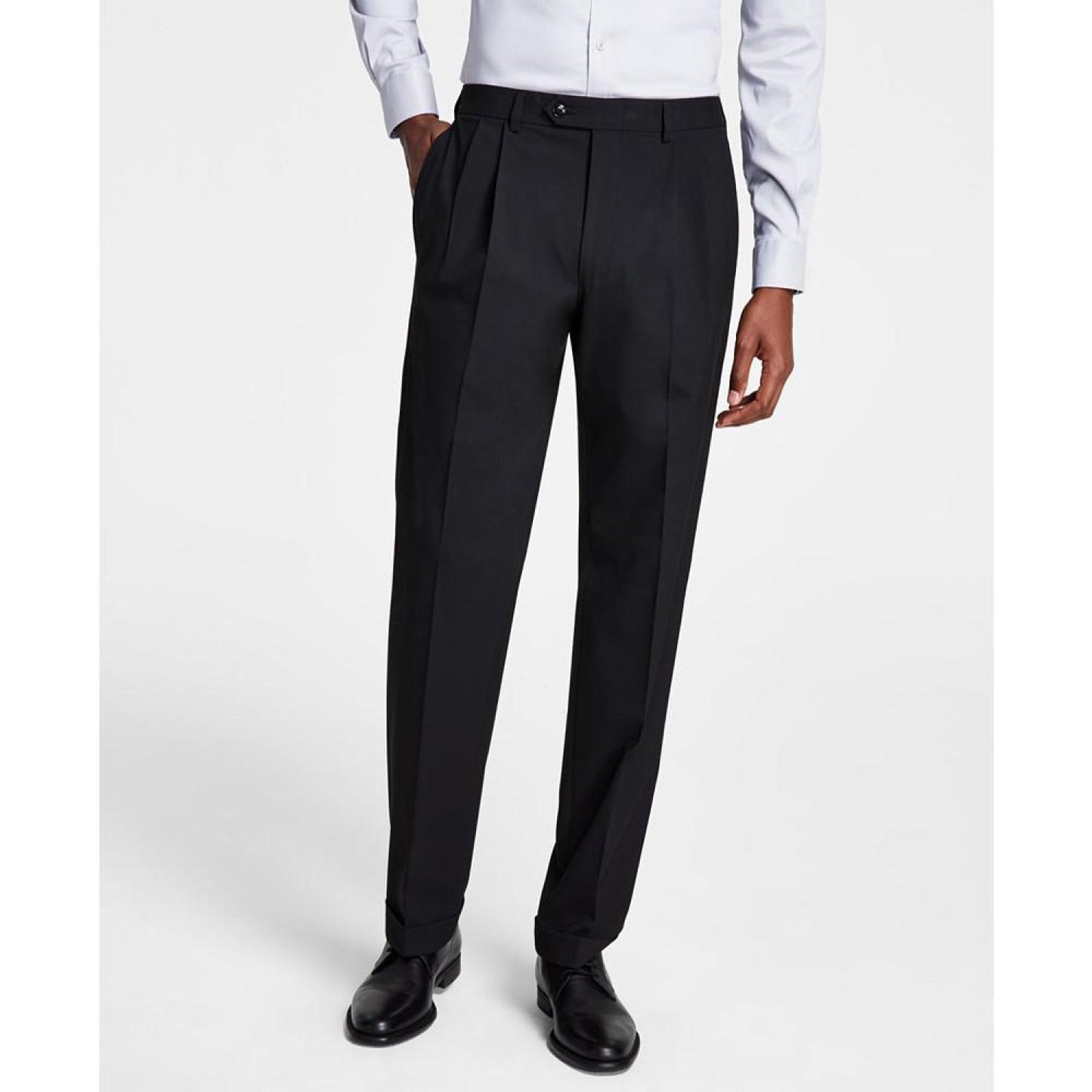 Men's Pleated Solid Classic Fit Pants