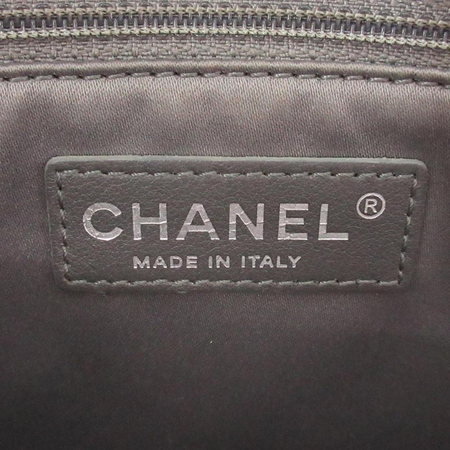 Chanel Gst (Grand Shopping Tote) Leather Tote Bag (Pre-Owned)