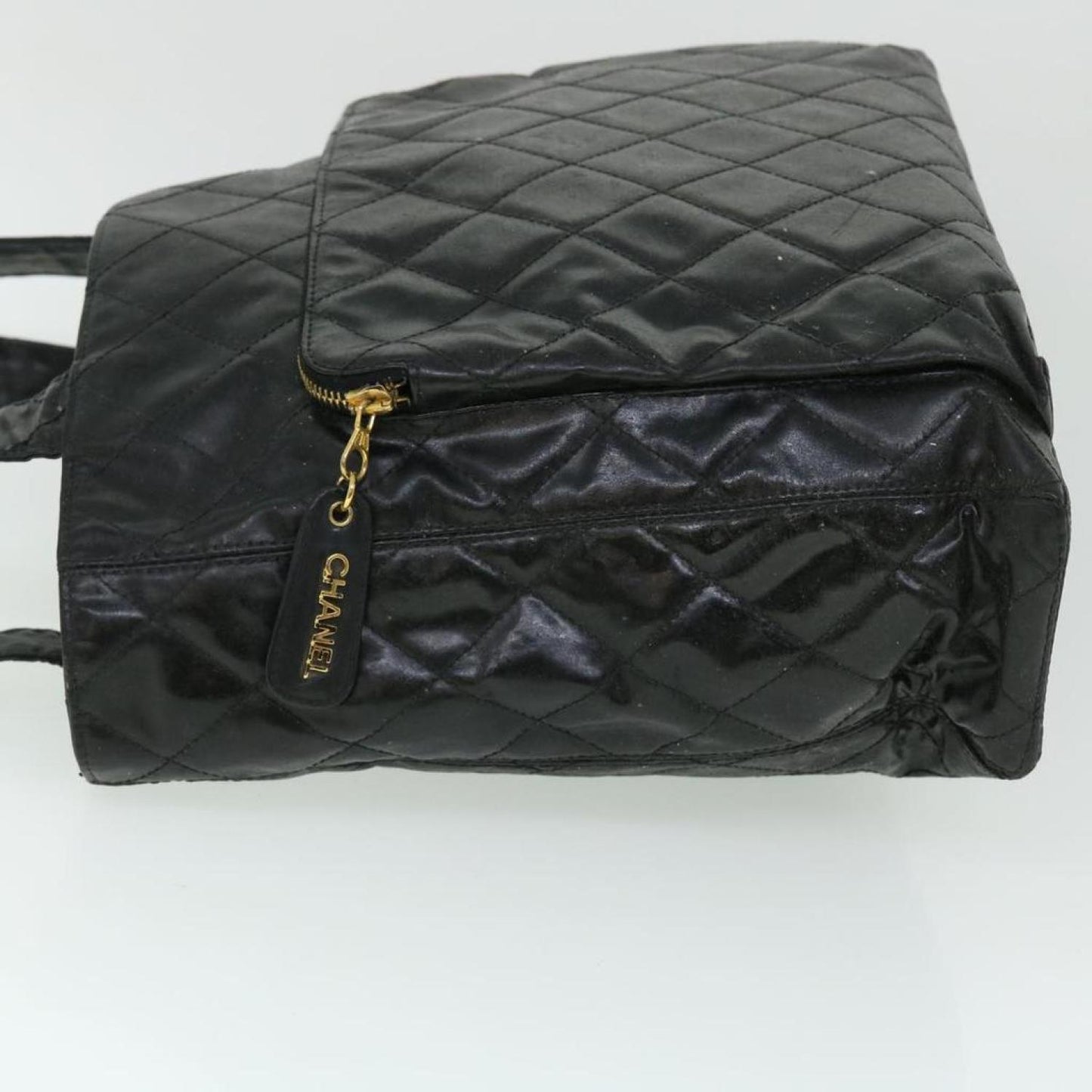 Chanel Matelassé Patent Leather Shoulder Bag (Pre-Owned)
