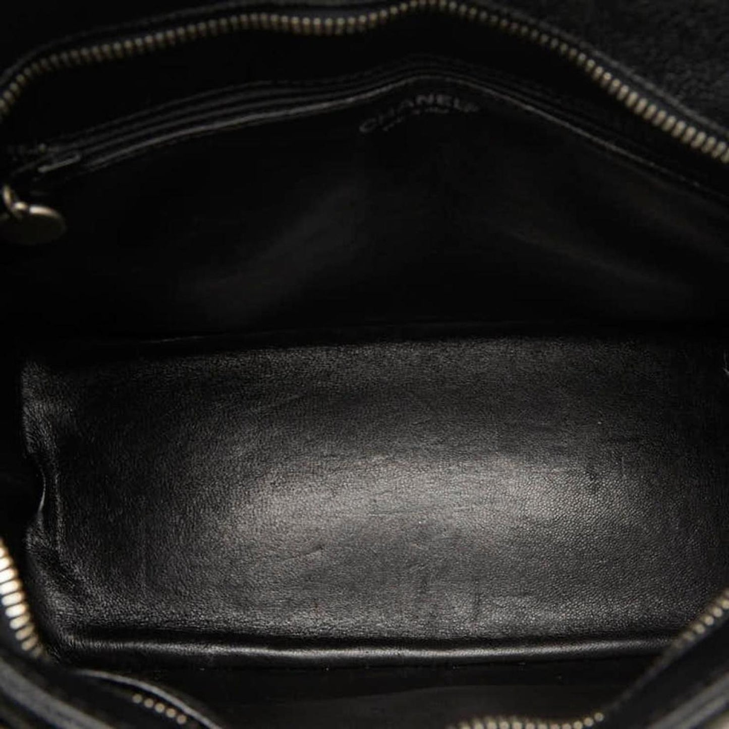 Chanel Medaillon Leather Tote Bag (Pre-Owned)