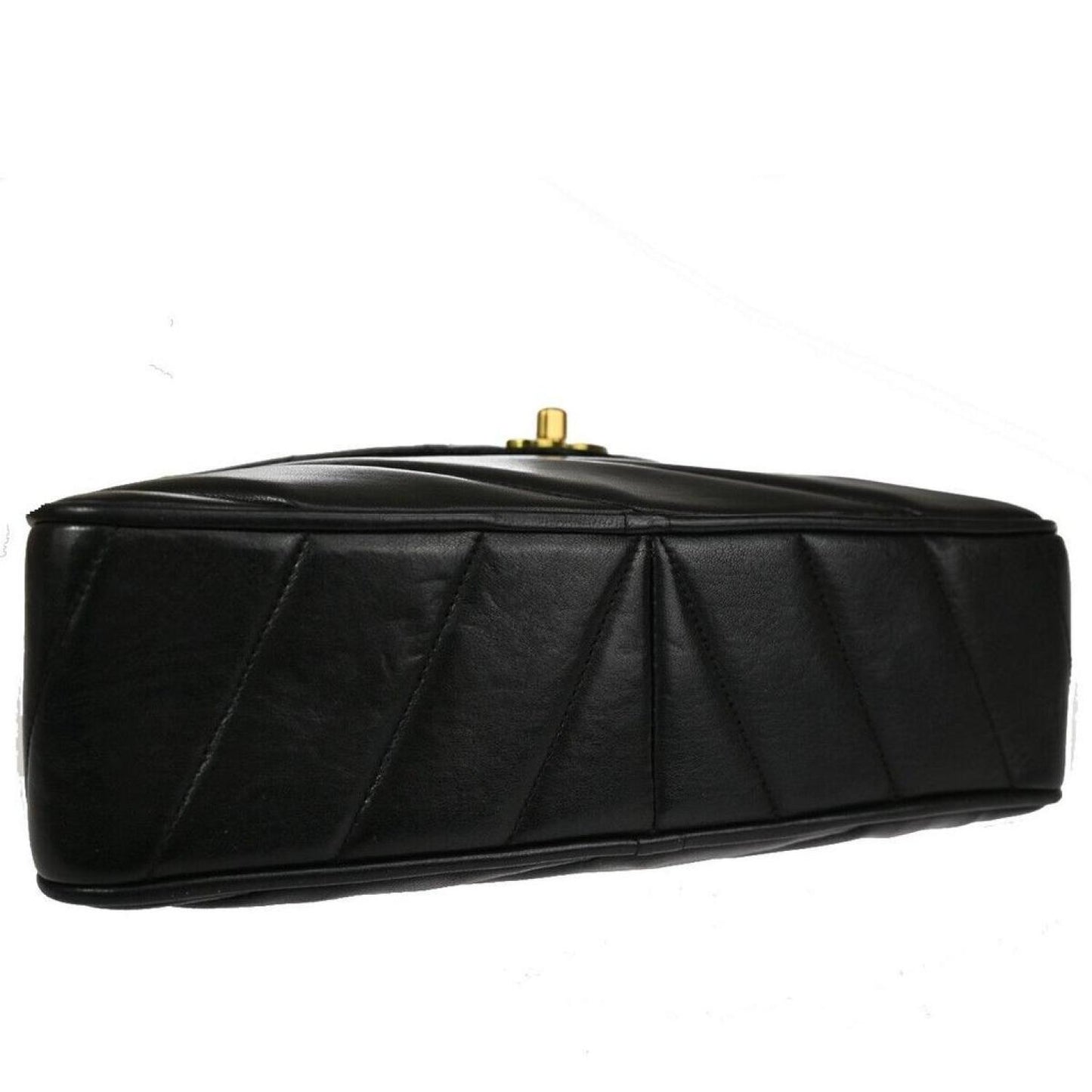Chanel Matelassé Leather Handbag (Pre-Owned)