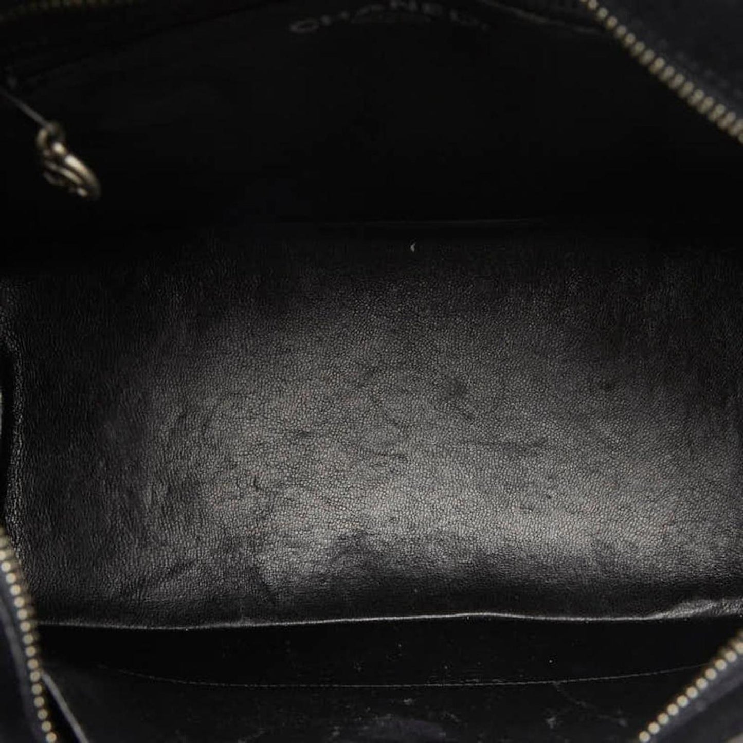 Chanel Medaillon Leather Tote Bag (Pre-Owned)