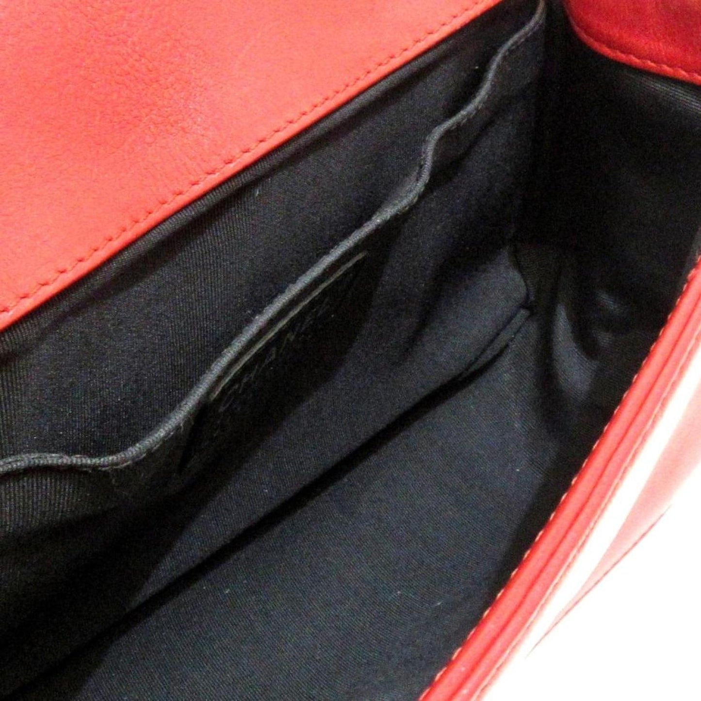 Chanel Boy Leather Shoulder Bag (Pre-Owned)