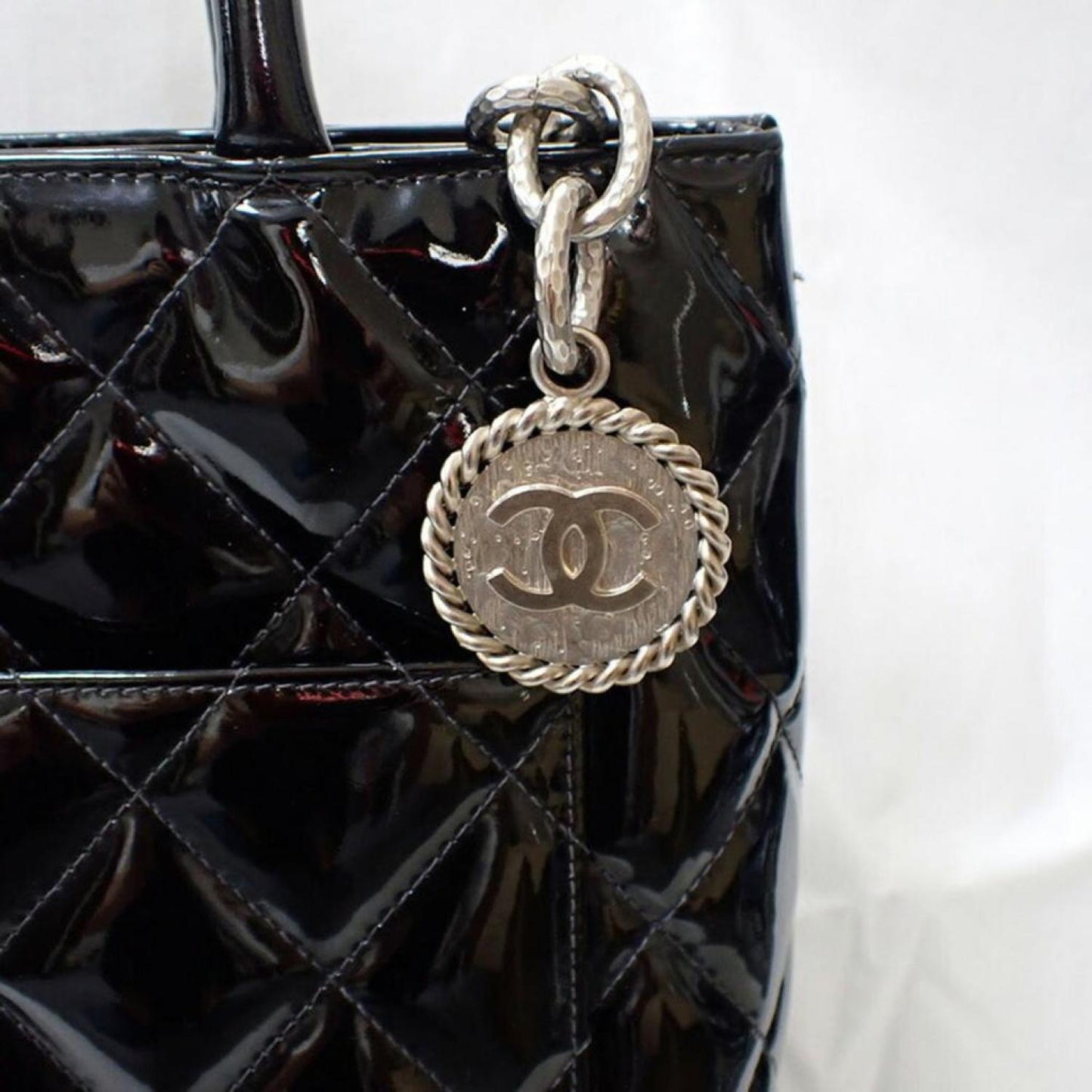 Chanel Medaillon Leather Tote Bag (Pre-Owned)